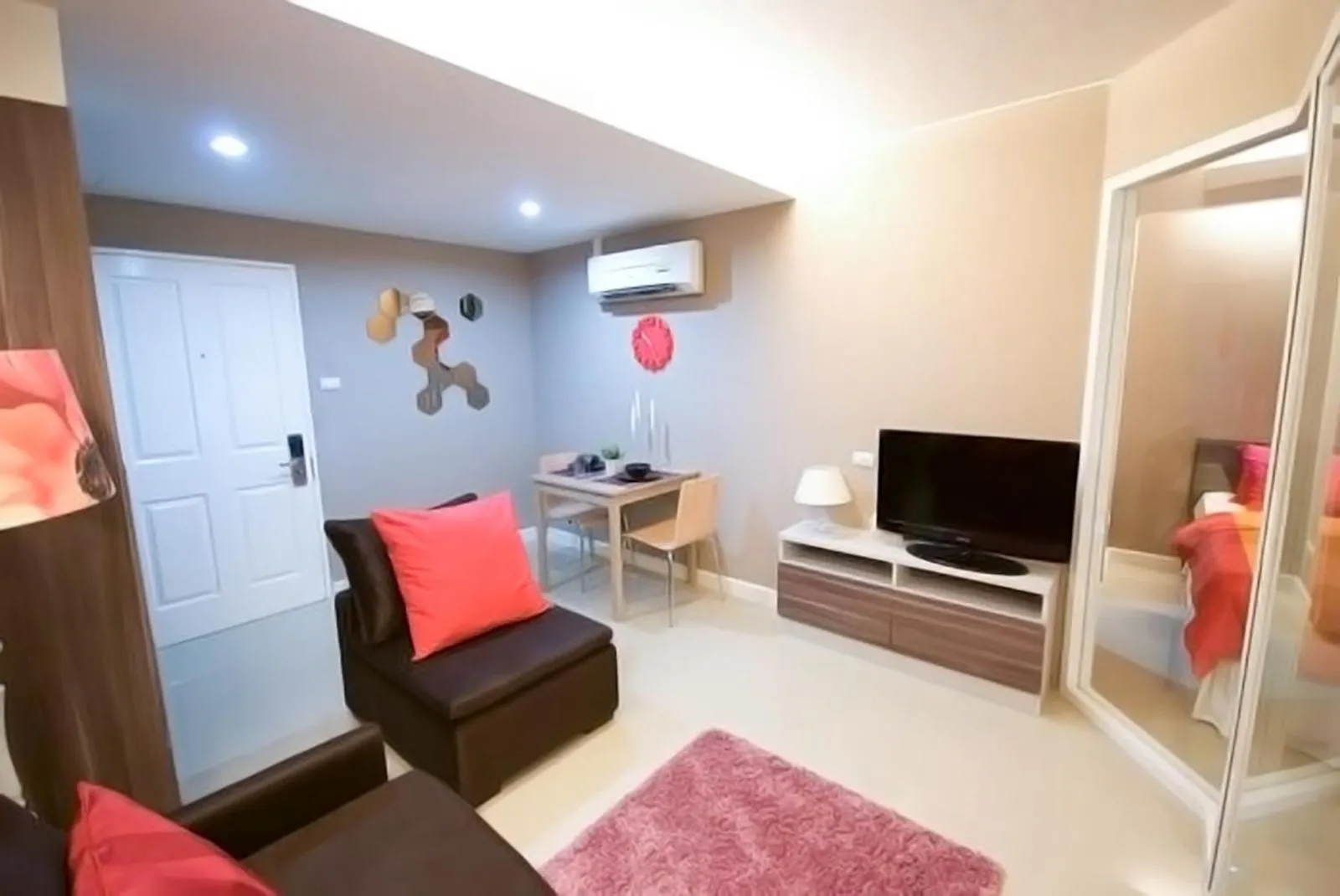 TV and multimedia in Jpark Residences at Thammasat Rangsit