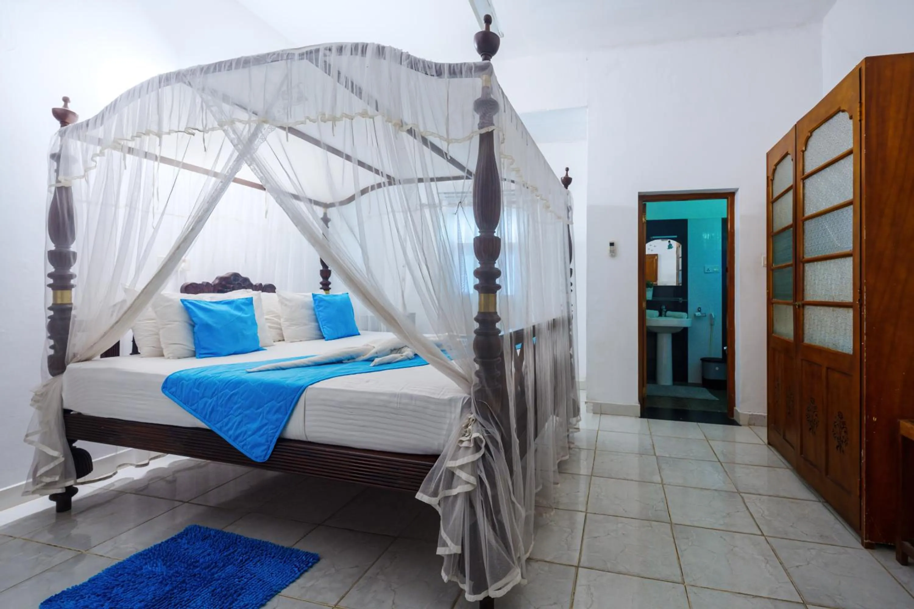 Bed in Villa 80