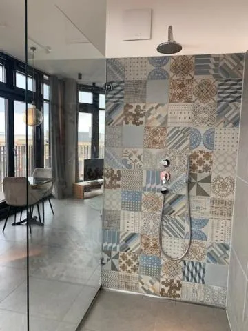 Shower in Hotel im Bunker