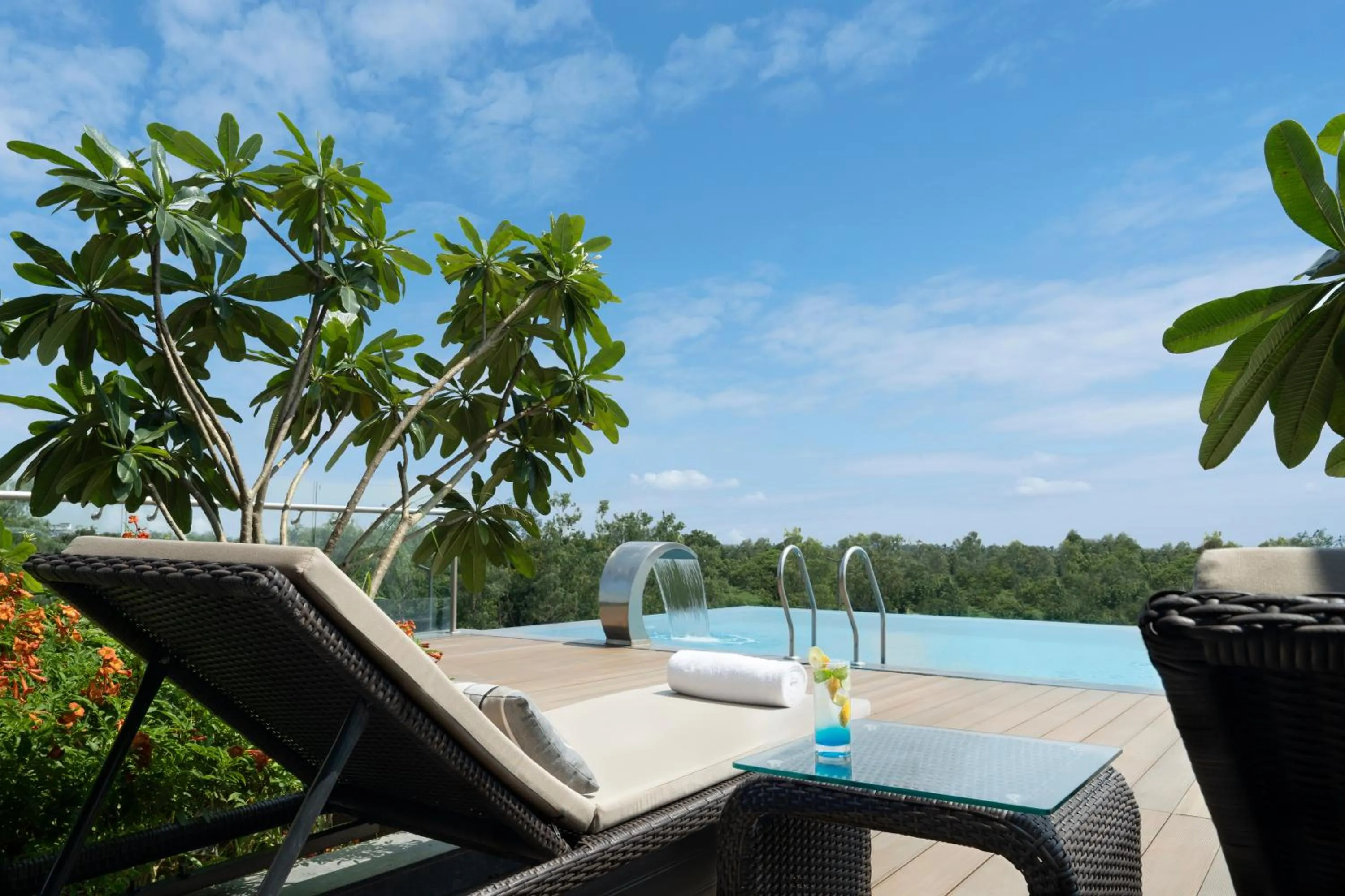 Swimming pool in Hyatt Place Bharuch