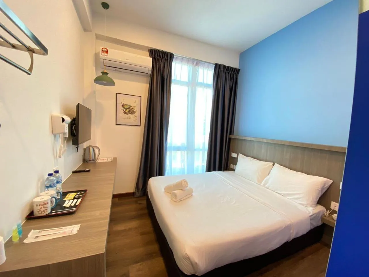 Bathroom, Bed in BENUTTEN 99 HOTEL