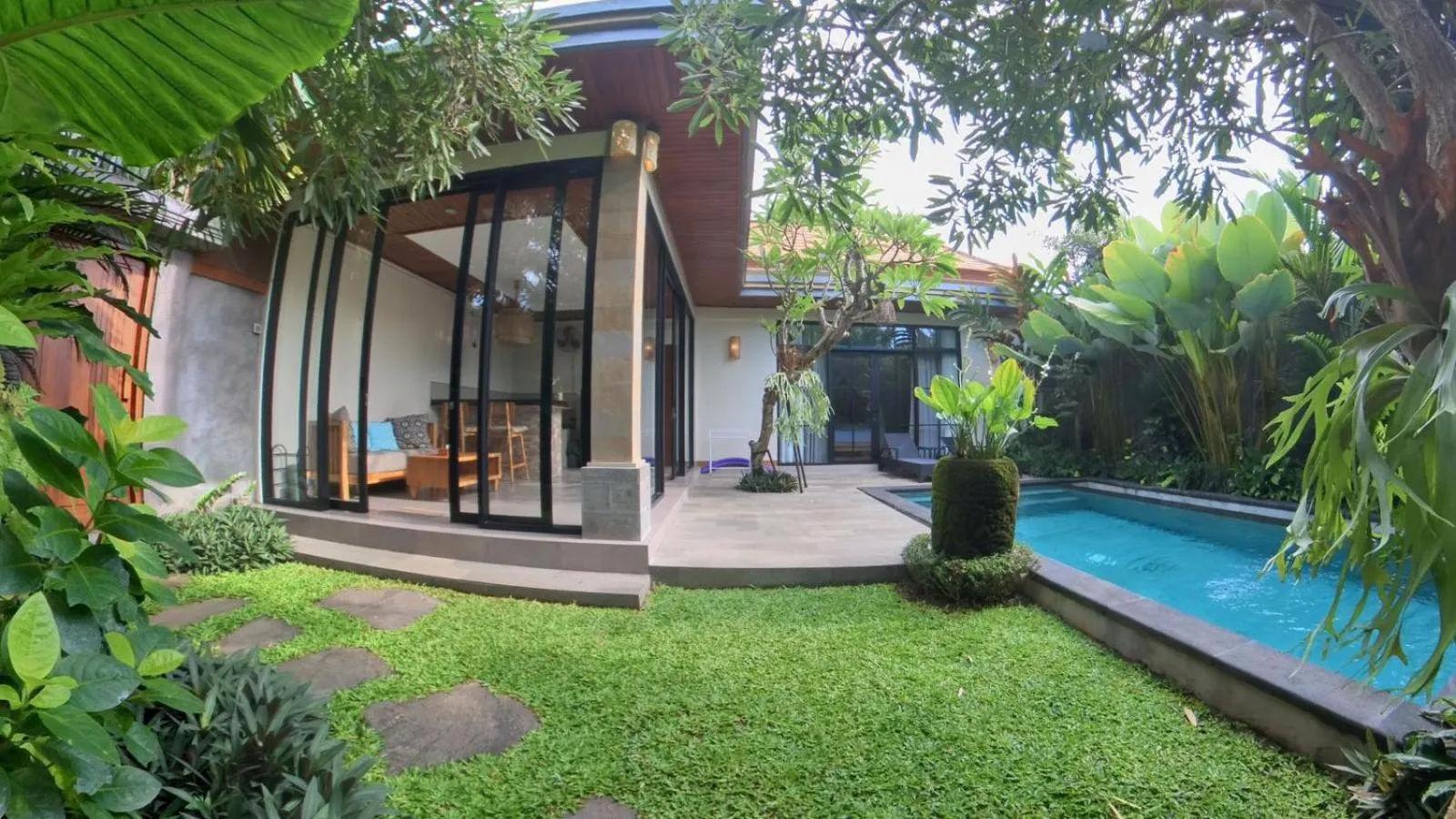 Swimming pool in Sawitri Anandhita Luxury Villas