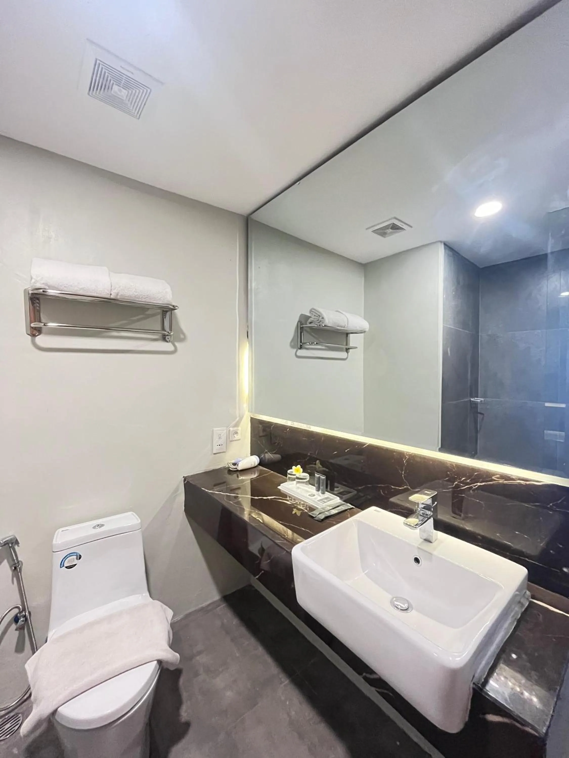 Toilet in Horison Le Aman Bali