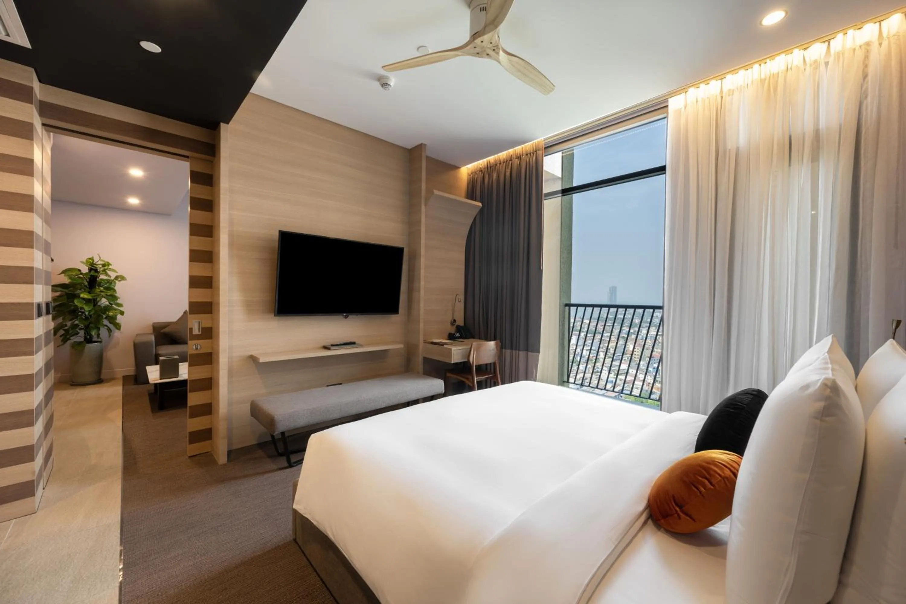 Bed in SUN & MOON, Riverside Hotel