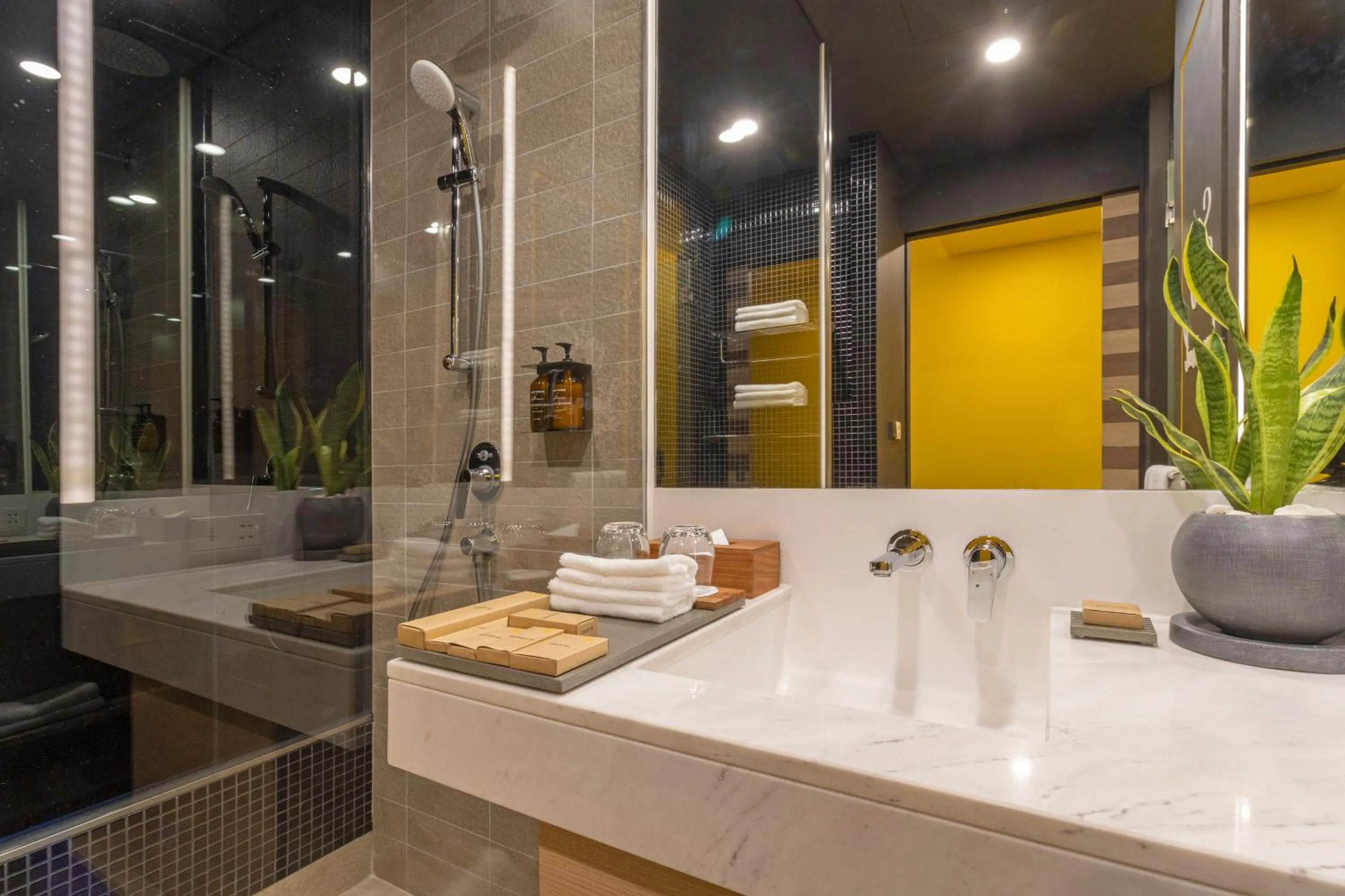 Shower in SUN & MOON, Riverside Hotel