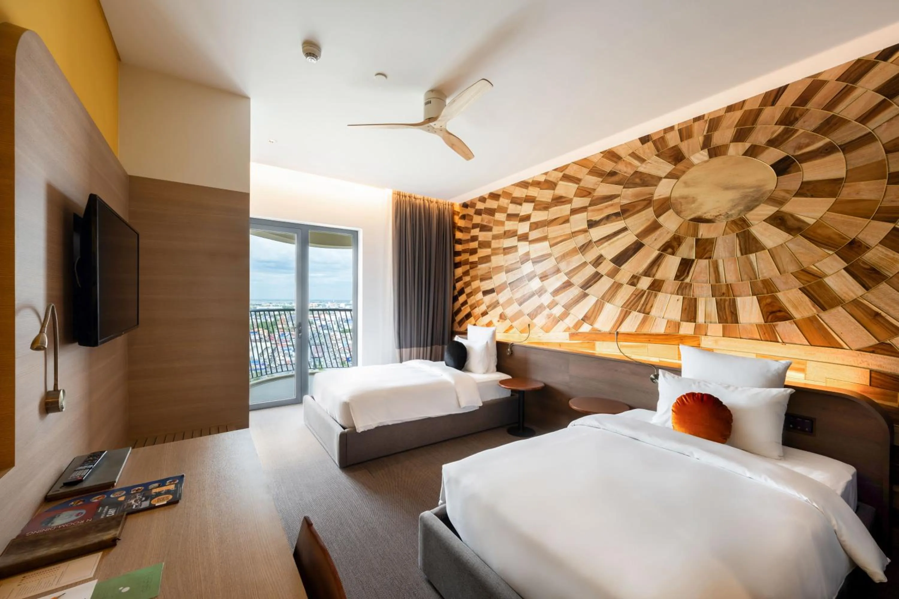 Balcony/Terrace, Bed in SUN & MOON, Riverside Hotel