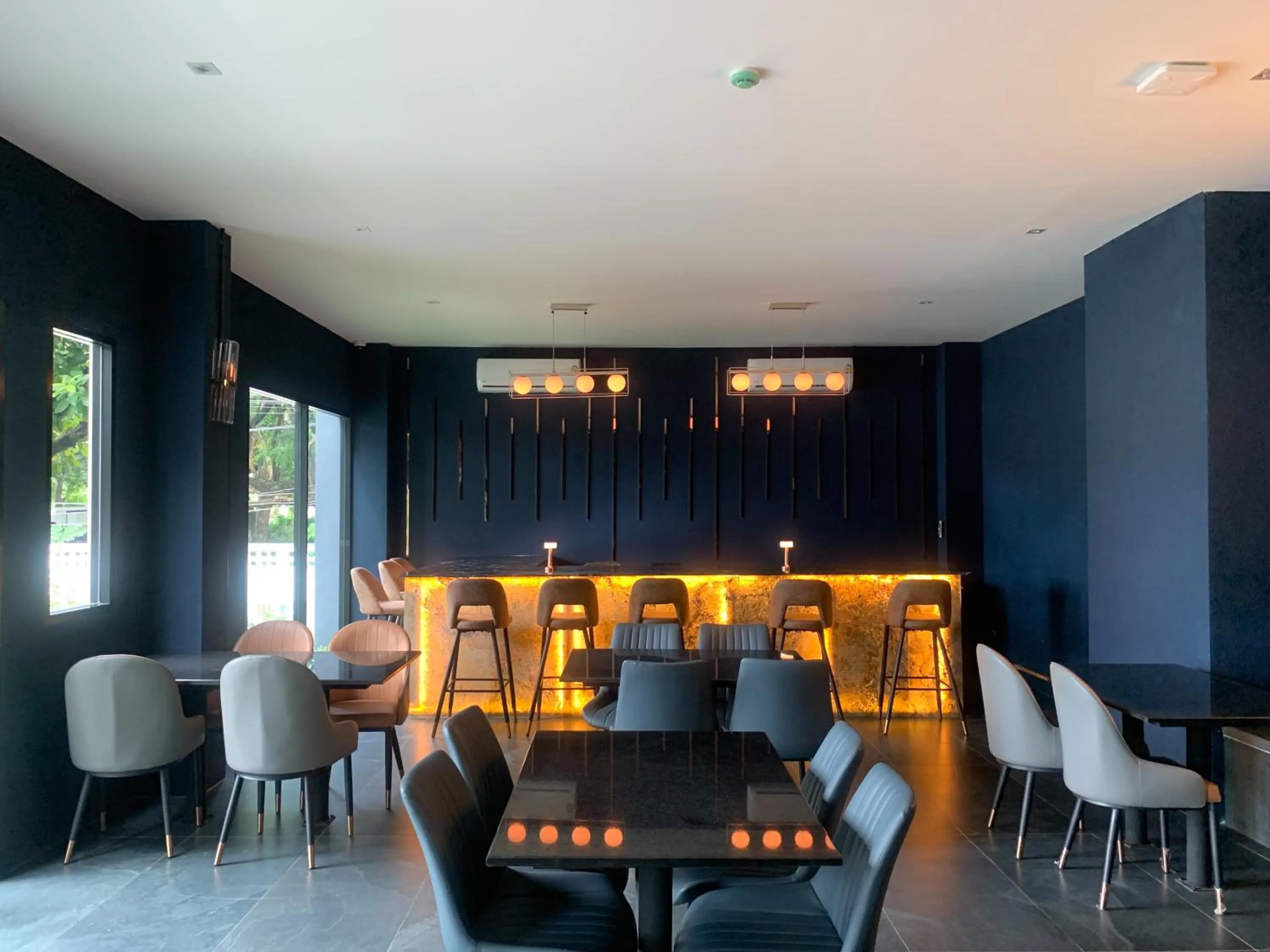 Lounge or bar in Double J Hotel