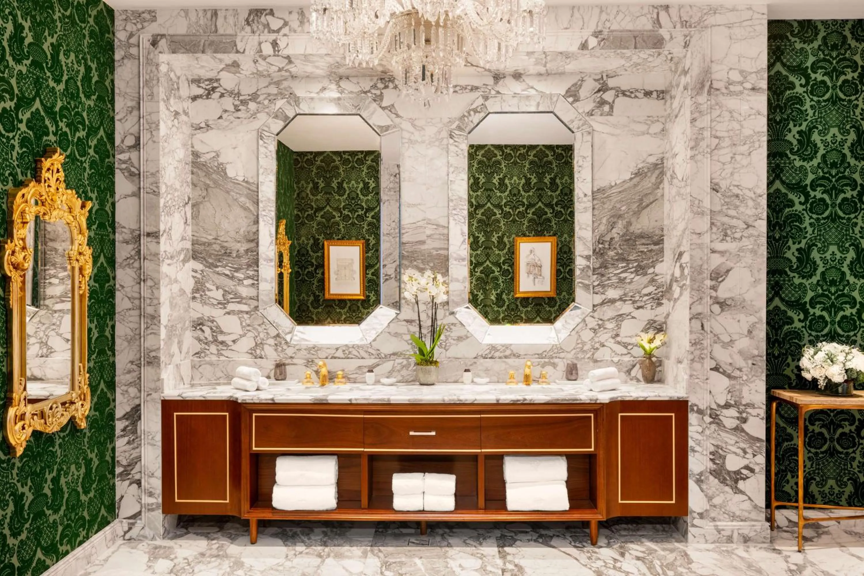 Bathroom in The Plaza Doha, LXR Hotels & Resorts