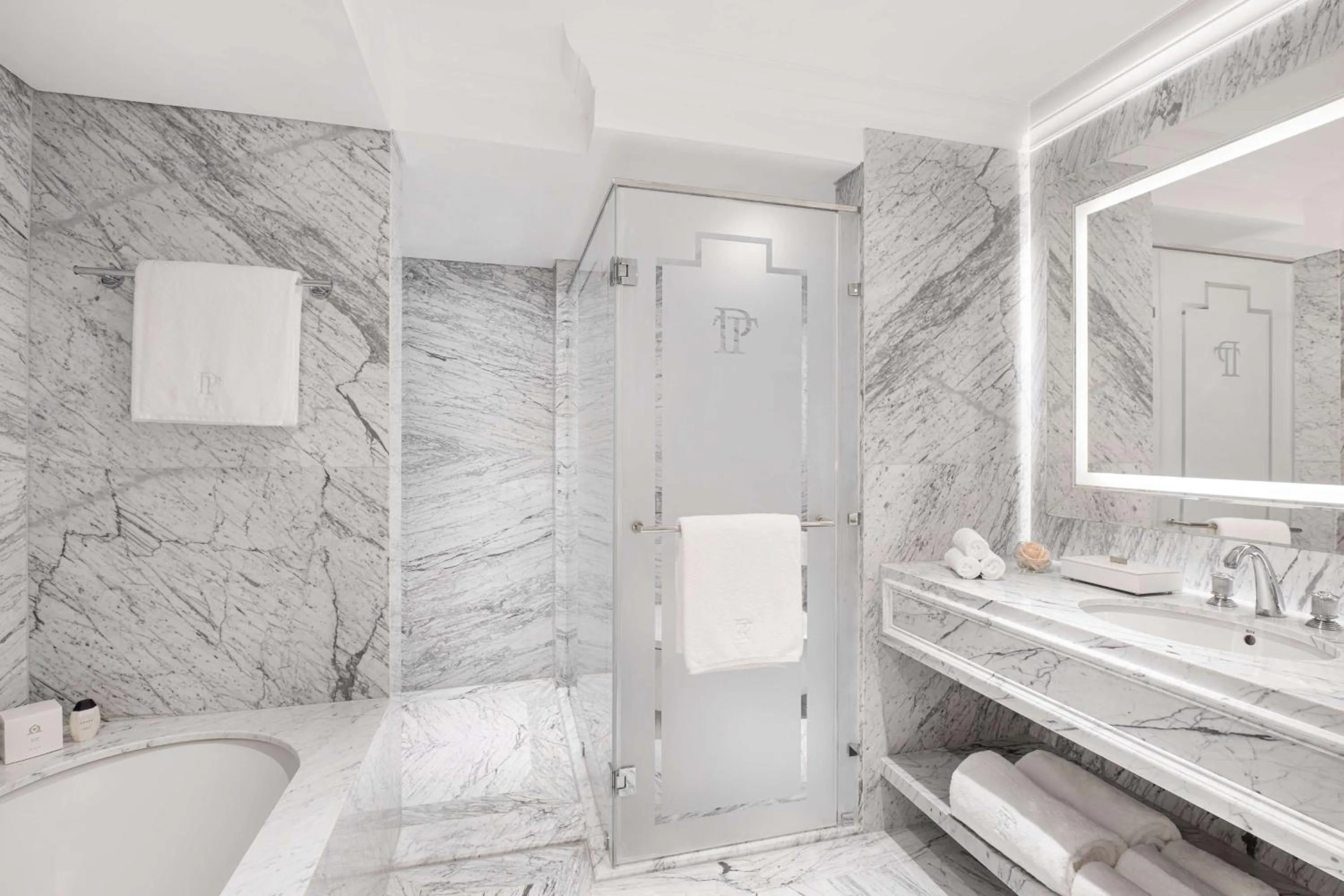 Bathroom in The Plaza Doha, LXR Hotels & Resorts