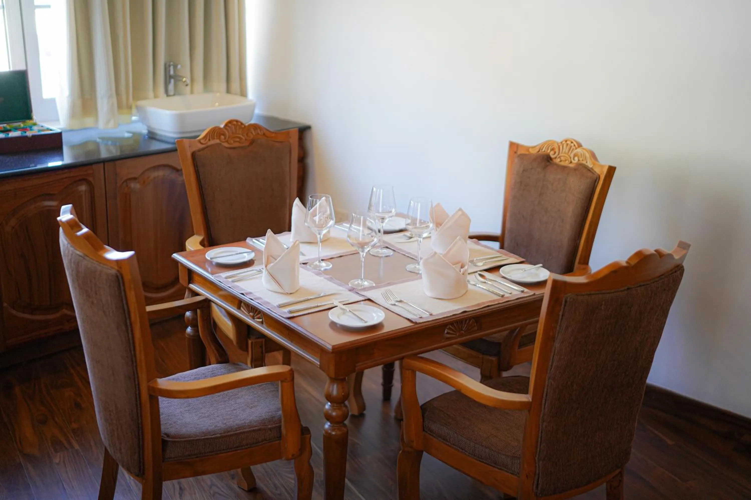 Photo of the whole room in Araliya Green Hills - Where Historic Charm Mingles with Natural Beauty