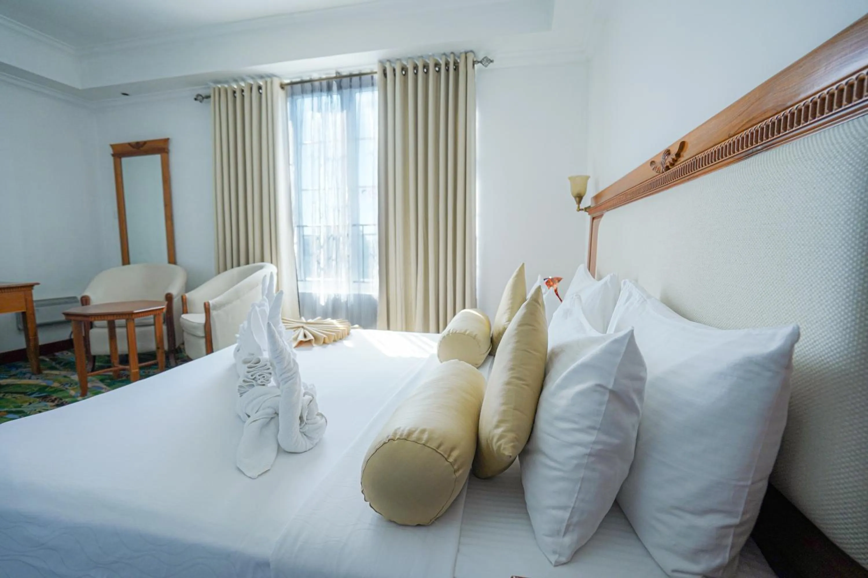 Bed in Araliya Green Hills - Where Historic Charm Mingles with Natural Beauty