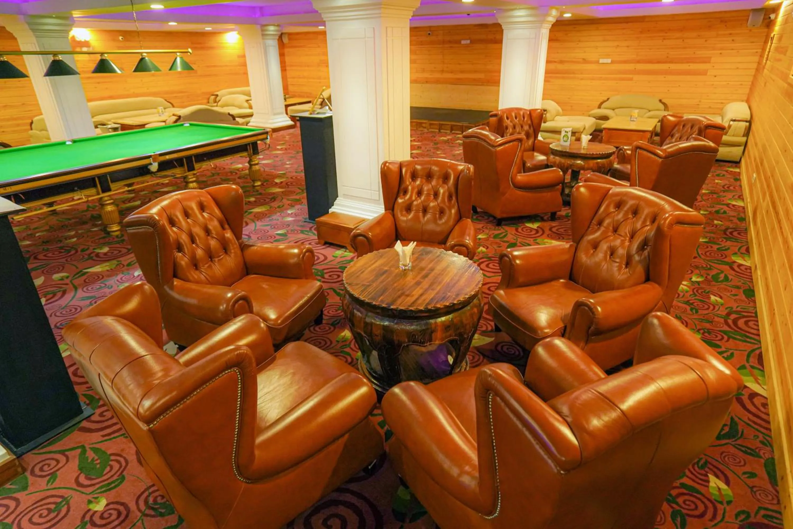 Lounge or bar in Araliya Green Hills - Where Historic Charm Mingles with Natural Beauty