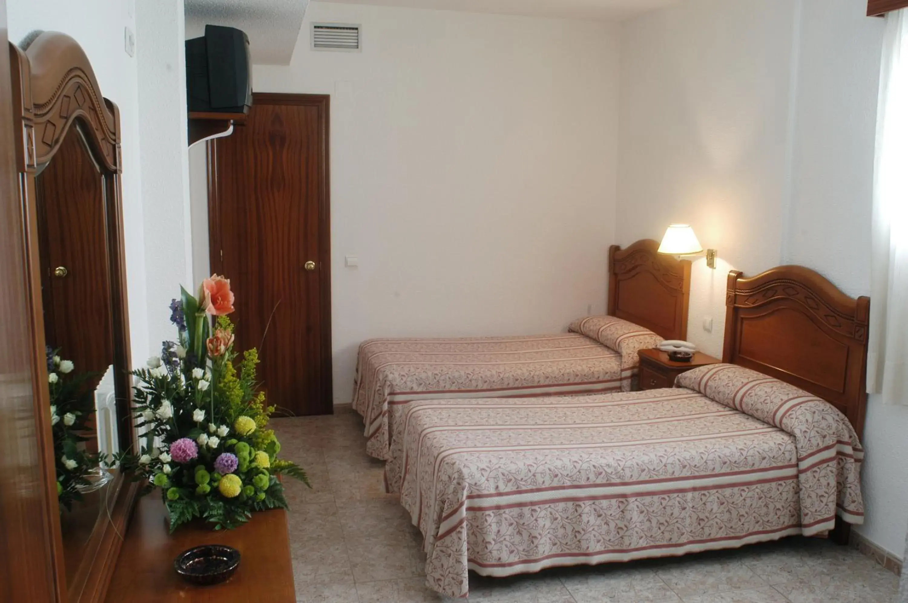 Double Room with Extra Bed in Hotel Riviera Double Room with Extra Bed in Hotel Riviera