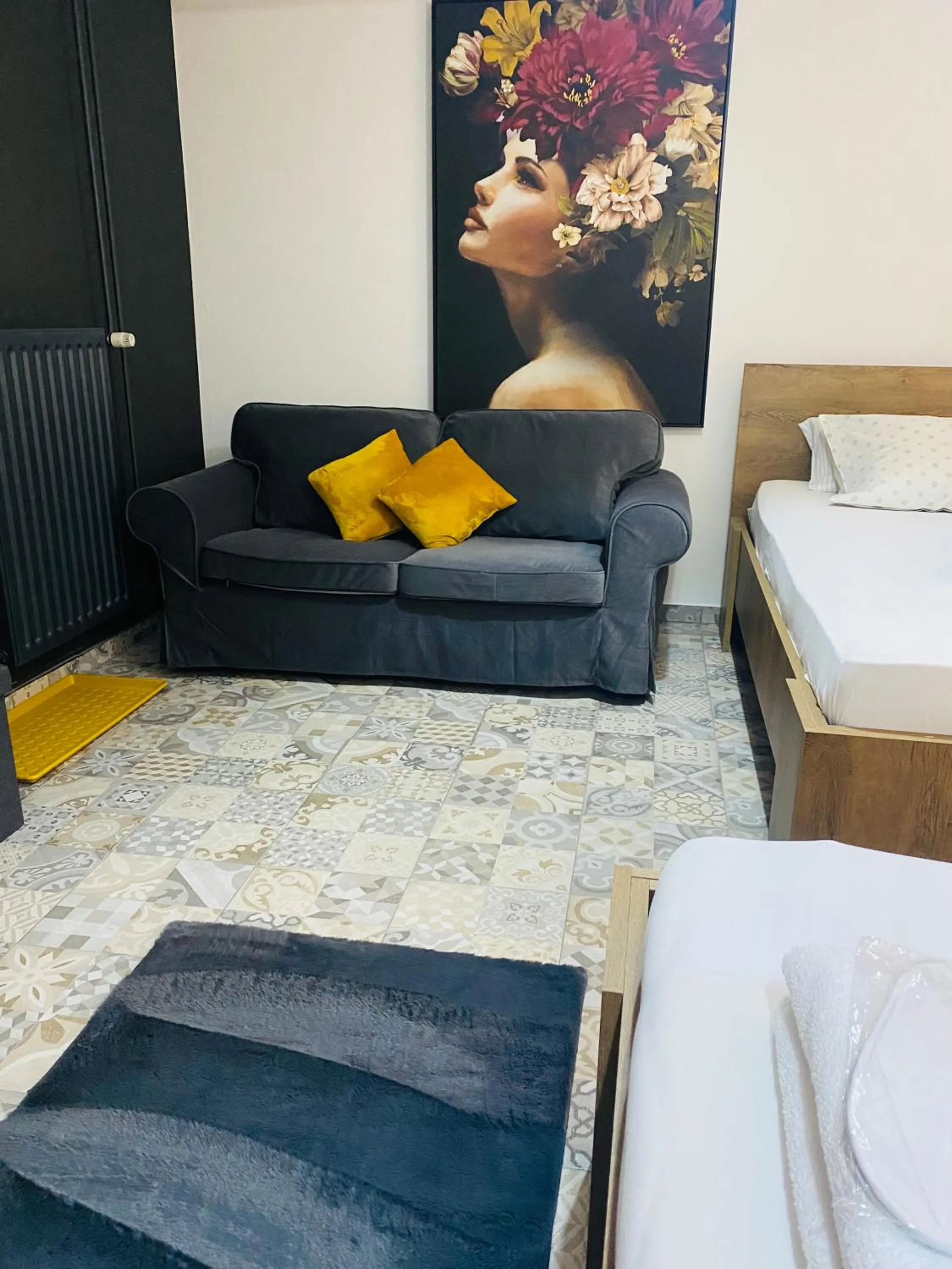 Bed in Rooms & Apartment ZALA Near Airport