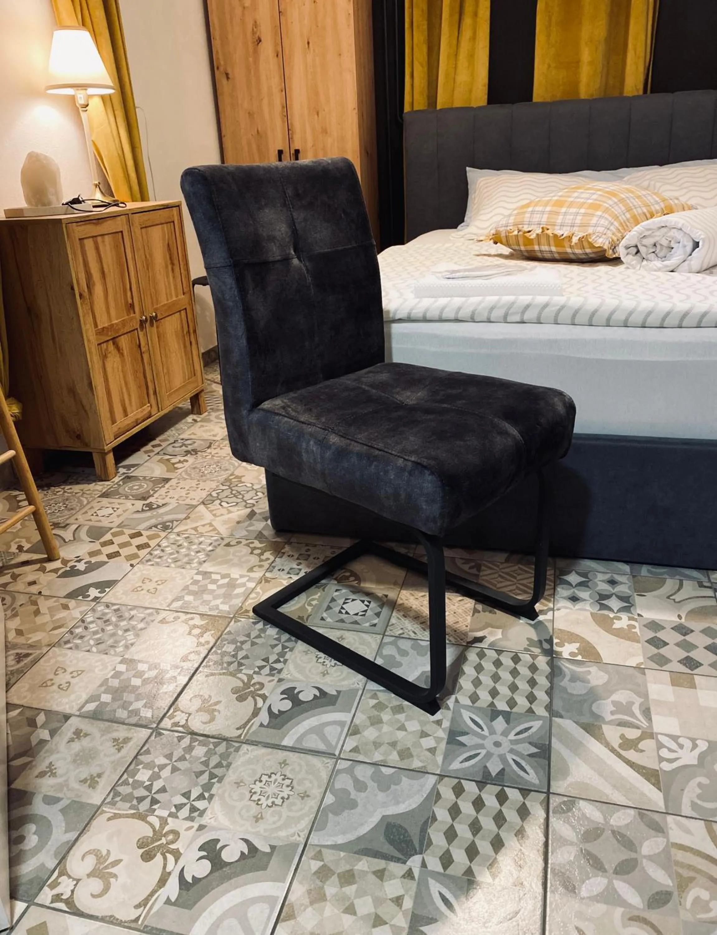Bed in Rooms & Apartment ZALA Near Airport