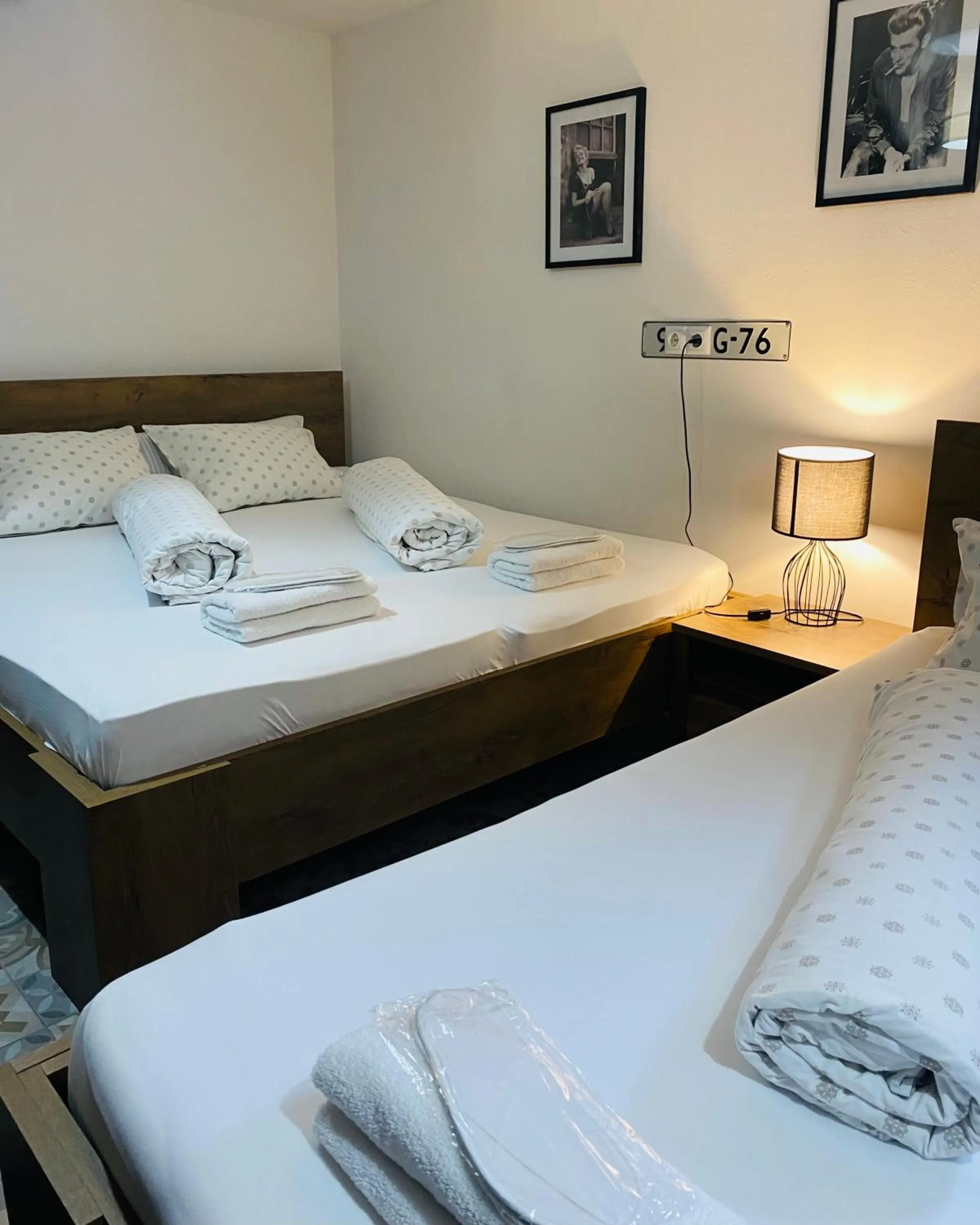 Bed in Rooms & Apartment ZALA Near Airport