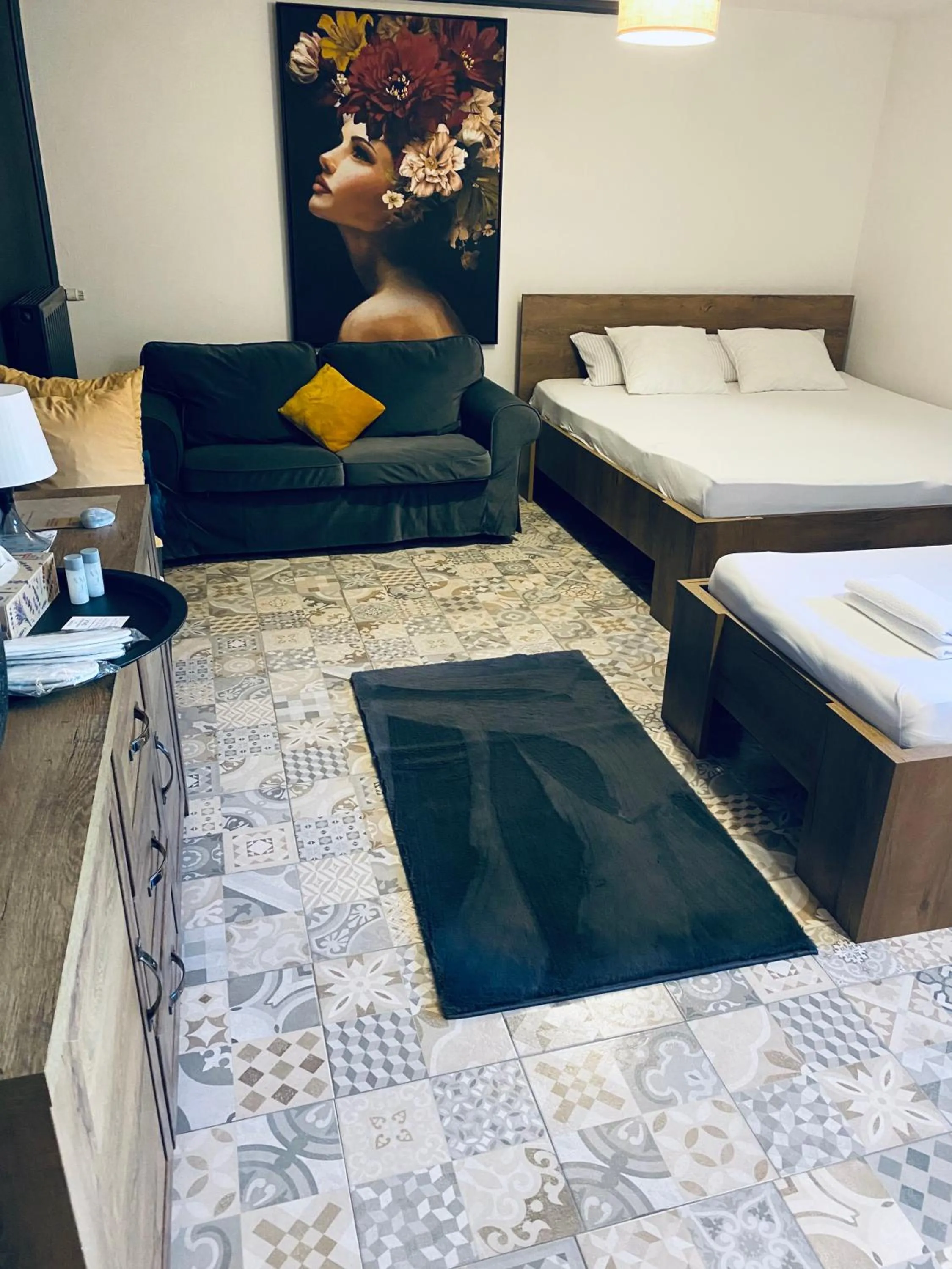 Bed in Rooms & Apartment ZALA Near Airport