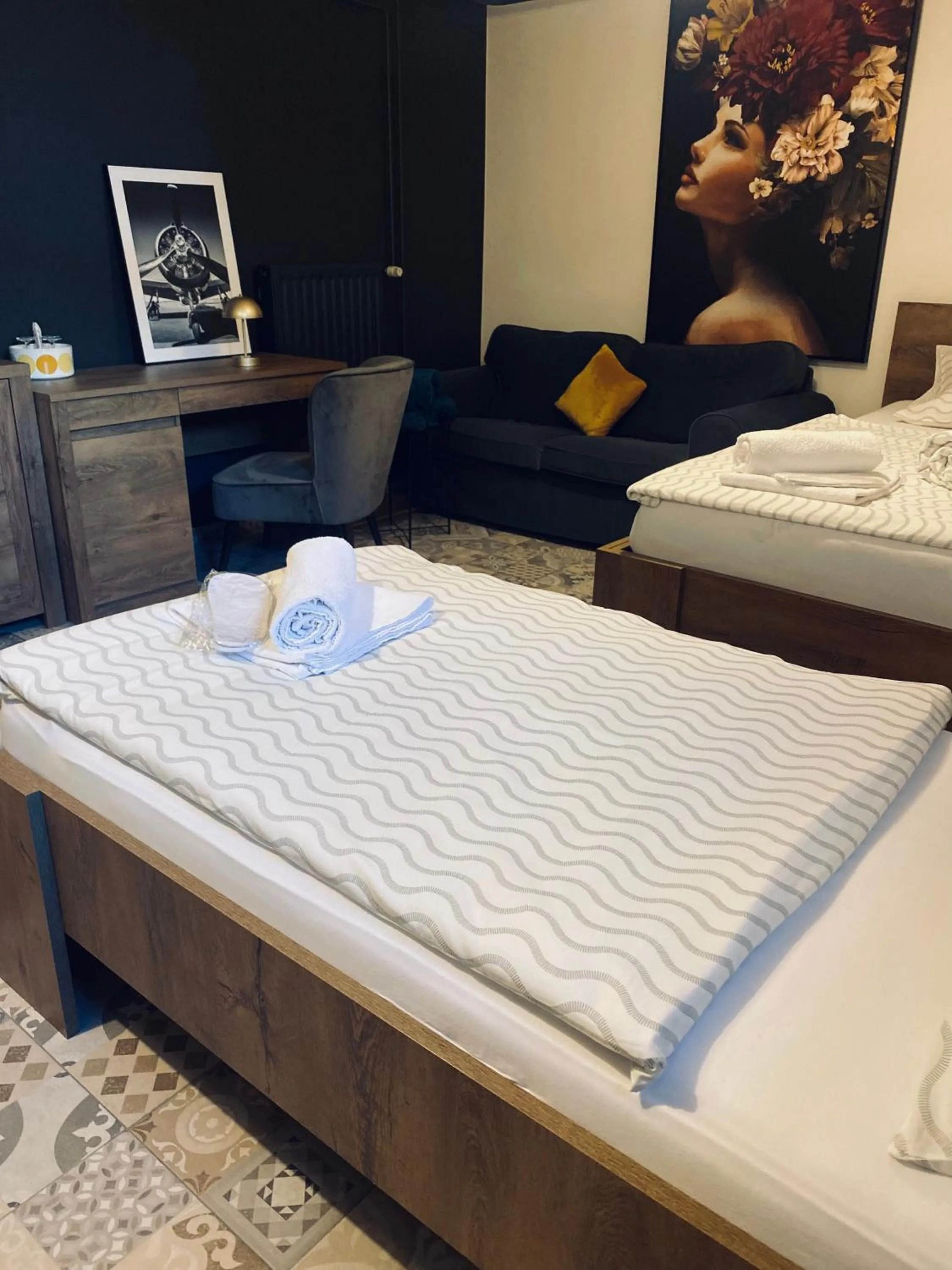 Bed in Rooms & Apartment ZALA Near Airport
