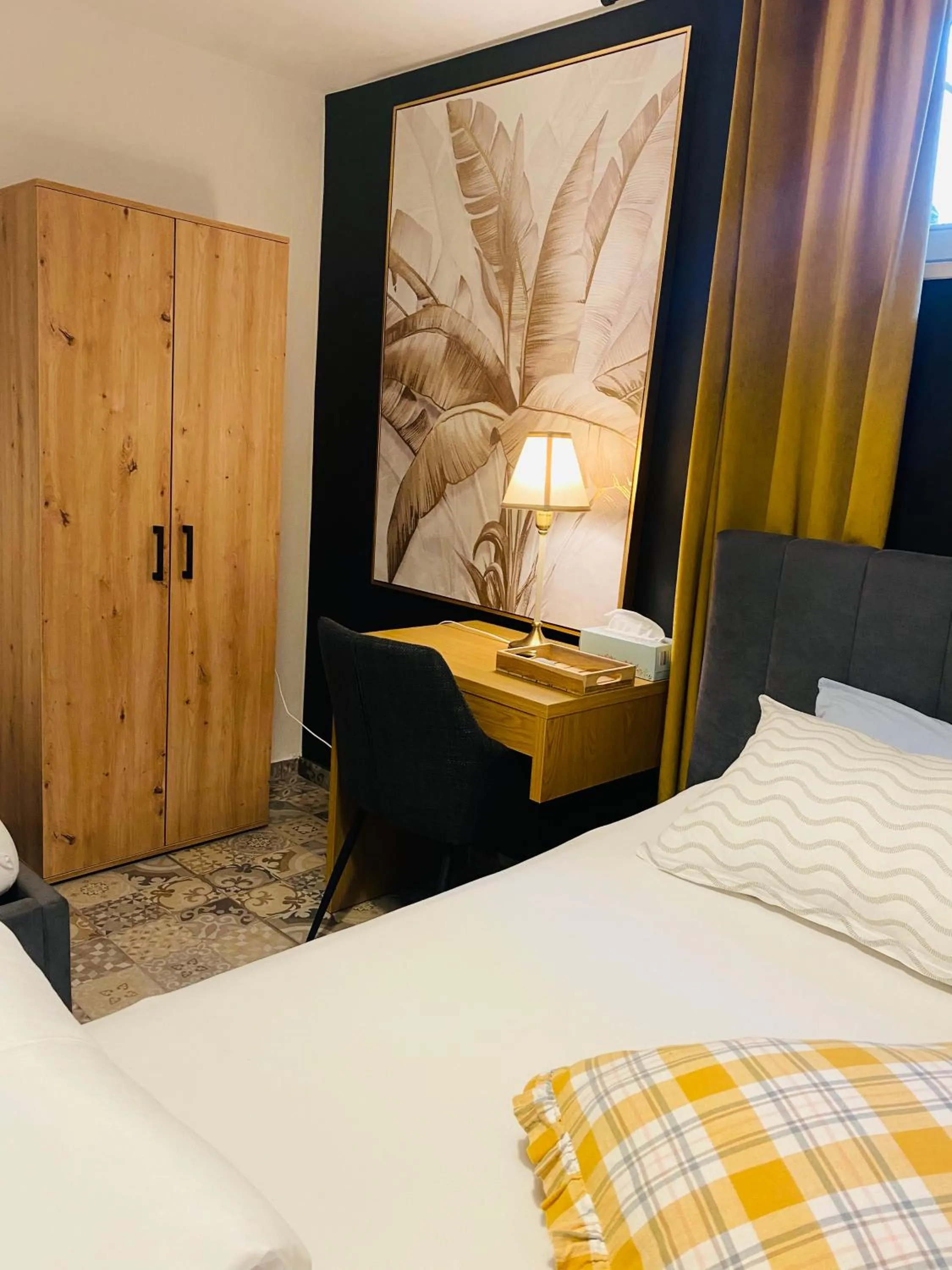 Bed in Rooms & Apartment ZALA Near Airport