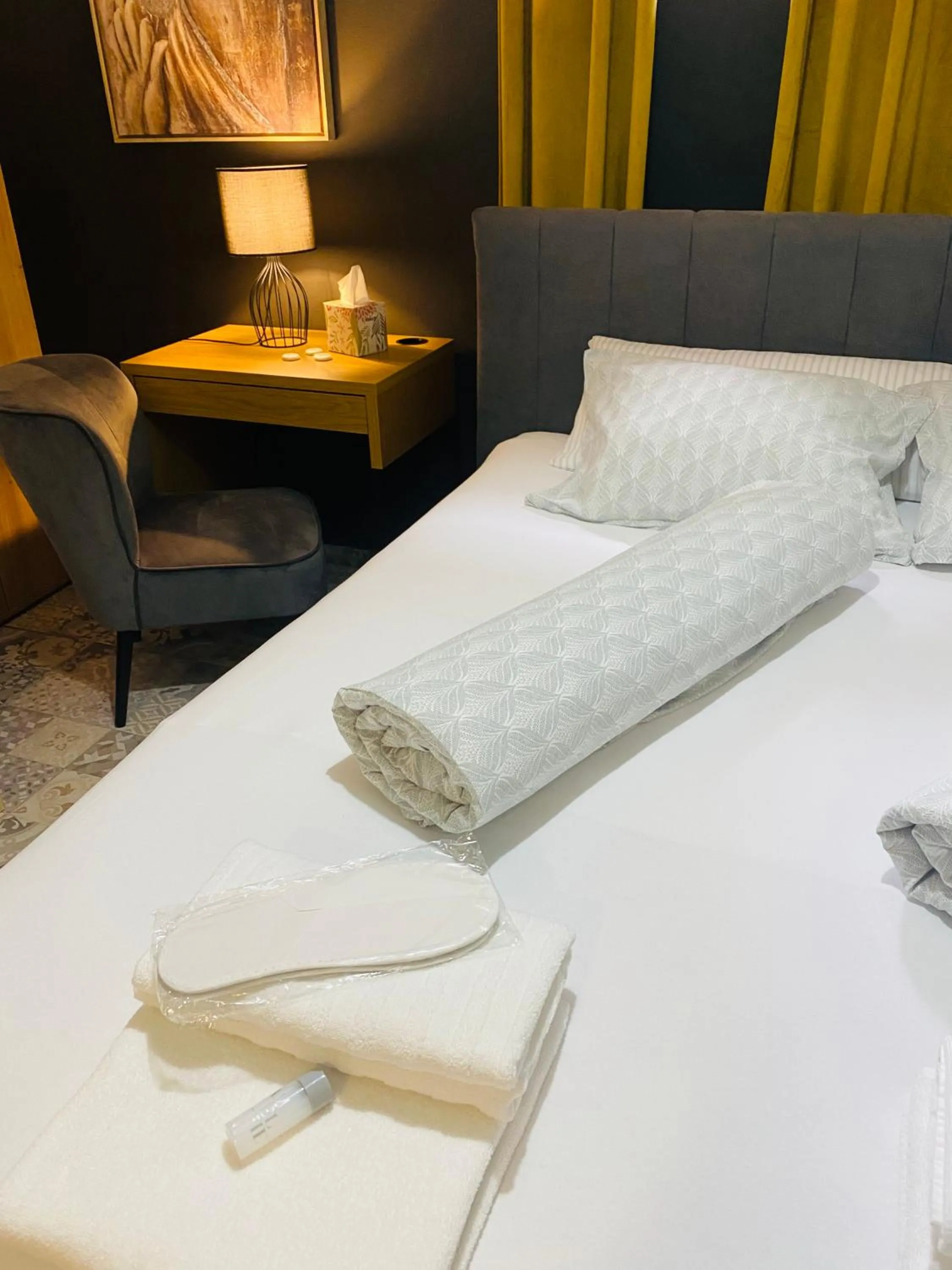 Bed in Rooms & Apartment ZALA Near Airport