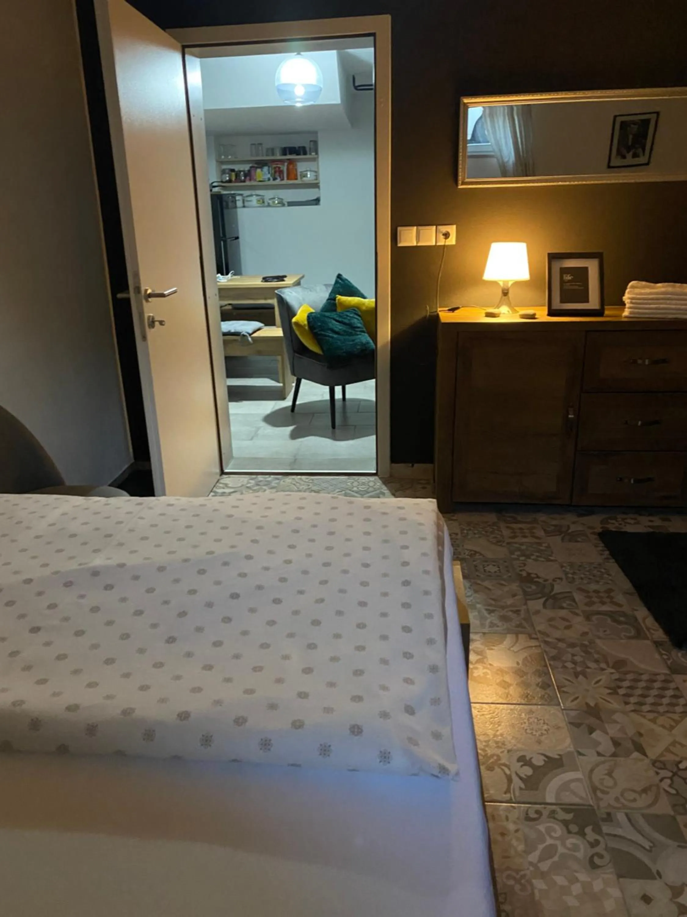 Bed in Rooms & Apartment ZALA Near Airport