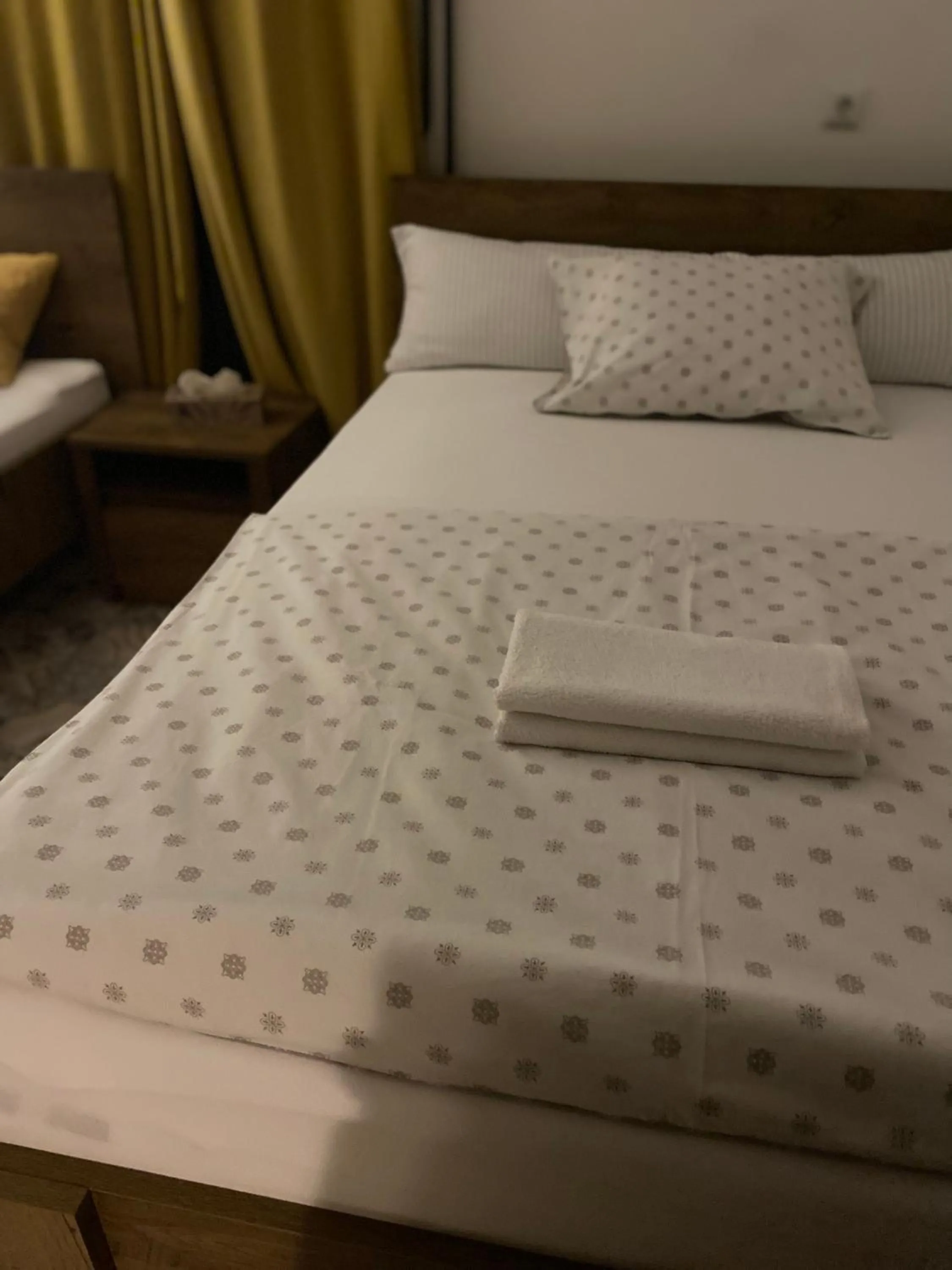 Bed in Rooms & Apartment ZALA Near Airport