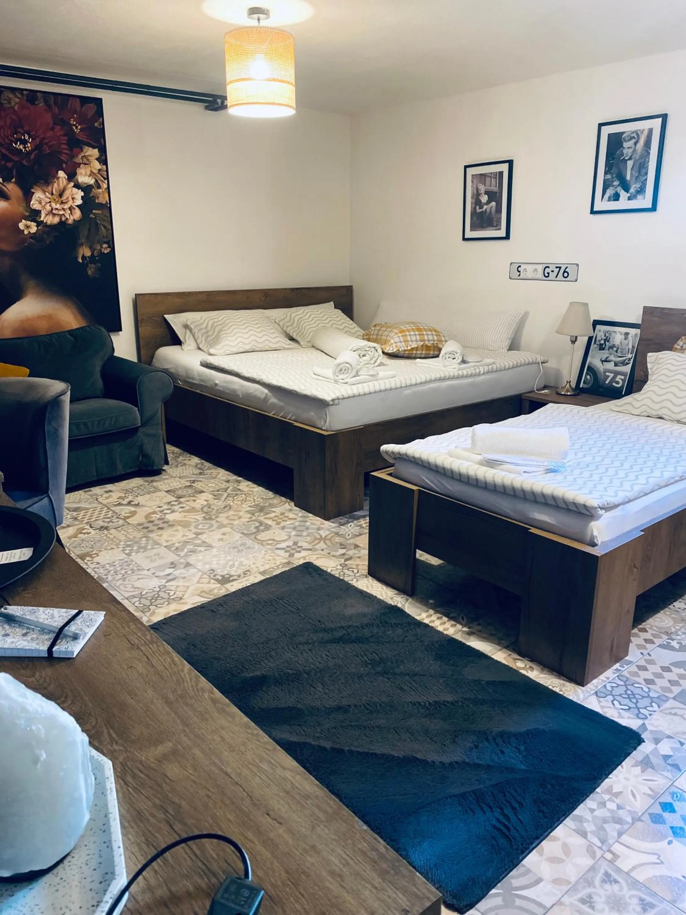 Bed in Rooms & Apartment ZALA Near Airport