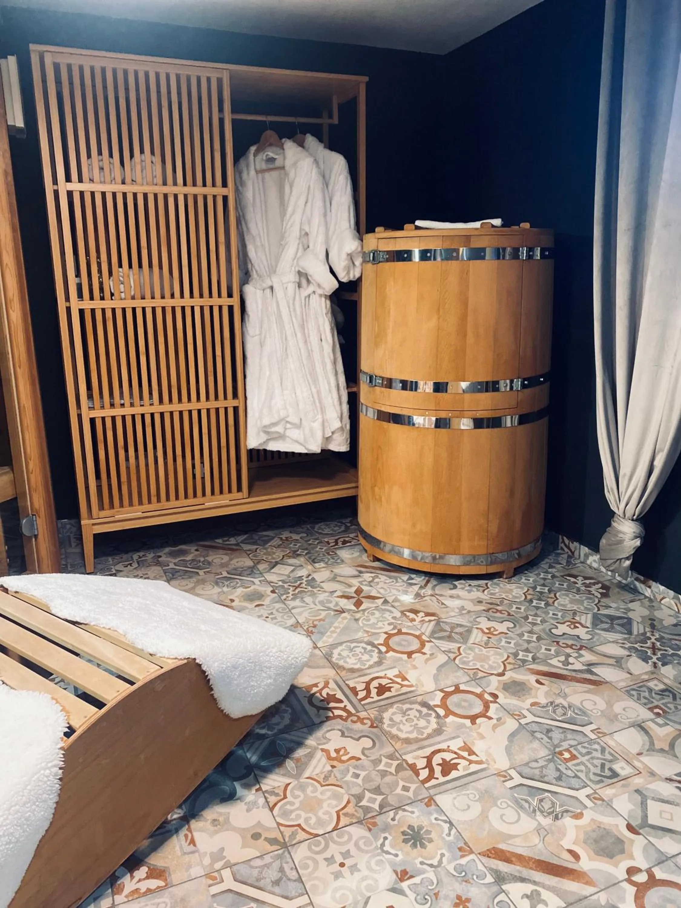 Bed in Rooms & Apartment ZALA Near Airport