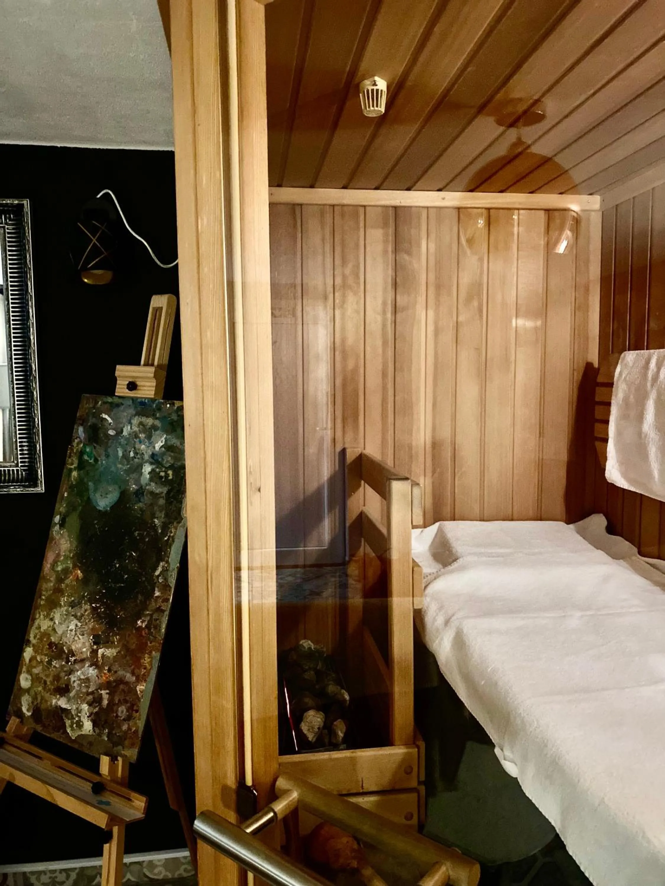 Bed in Rooms & Apartment ZALA Near Airport