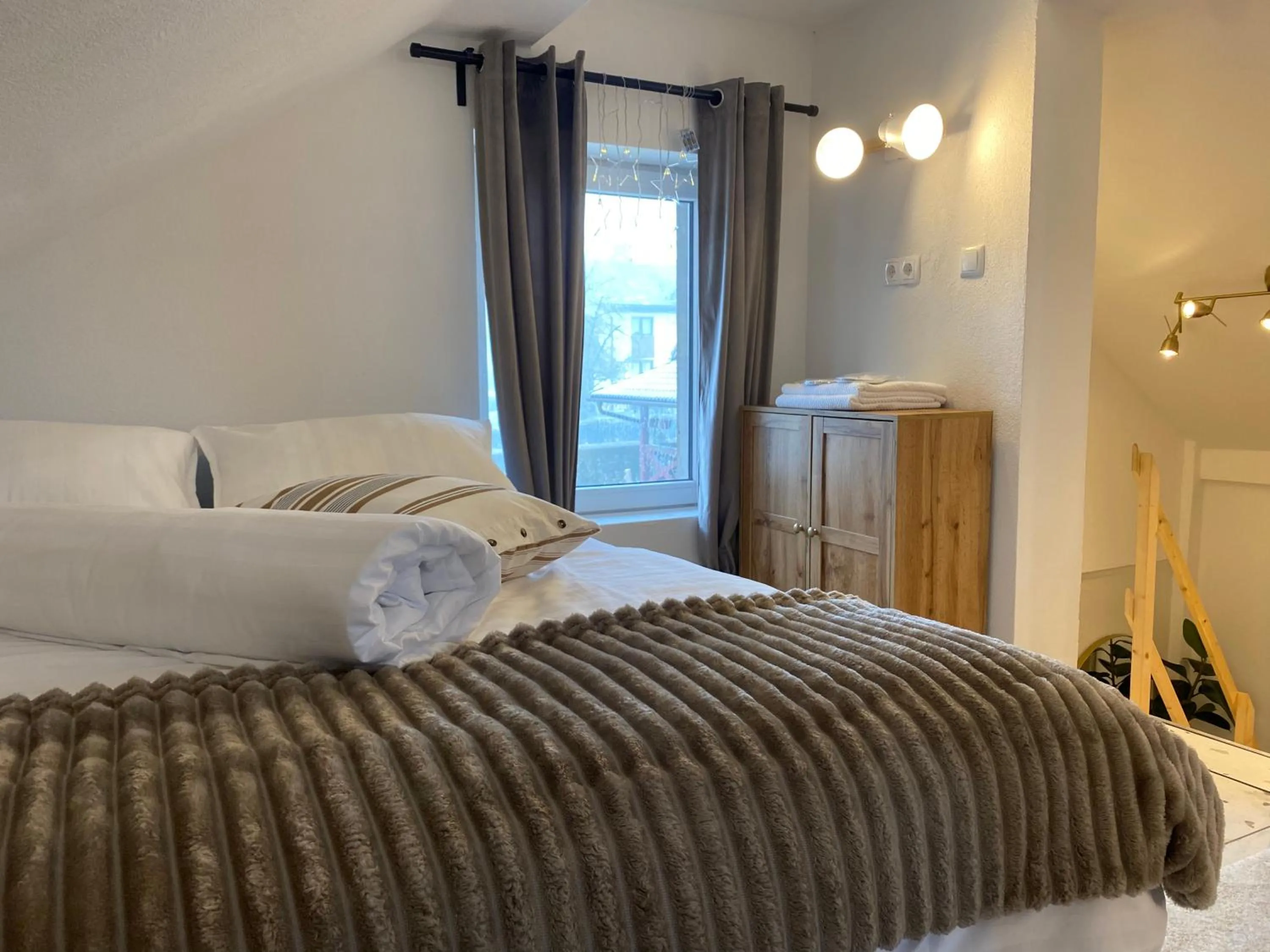 Bed in Rooms & Apartment ZALA Near Airport