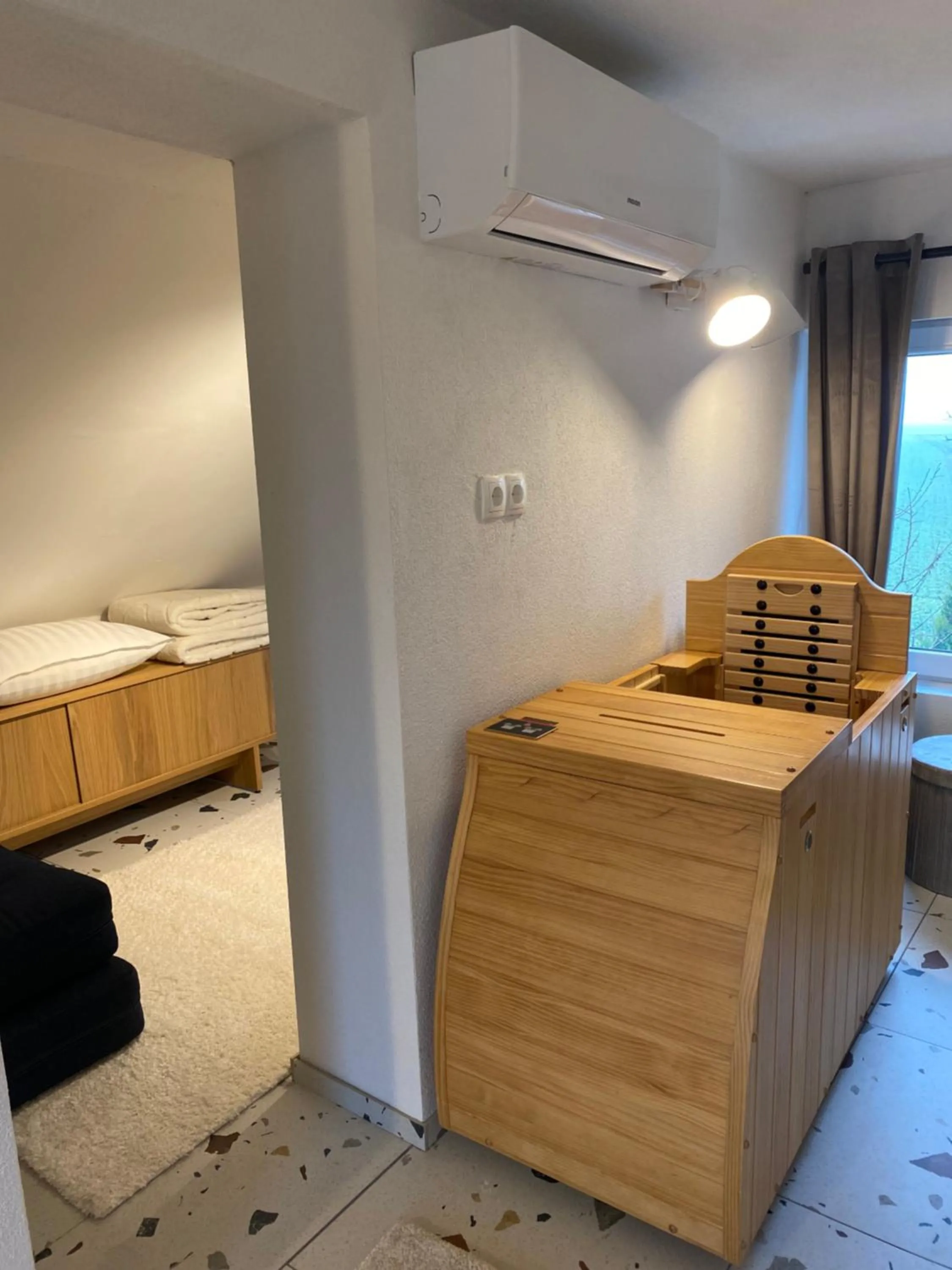 Bed in Rooms & Apartment ZALA Near Airport