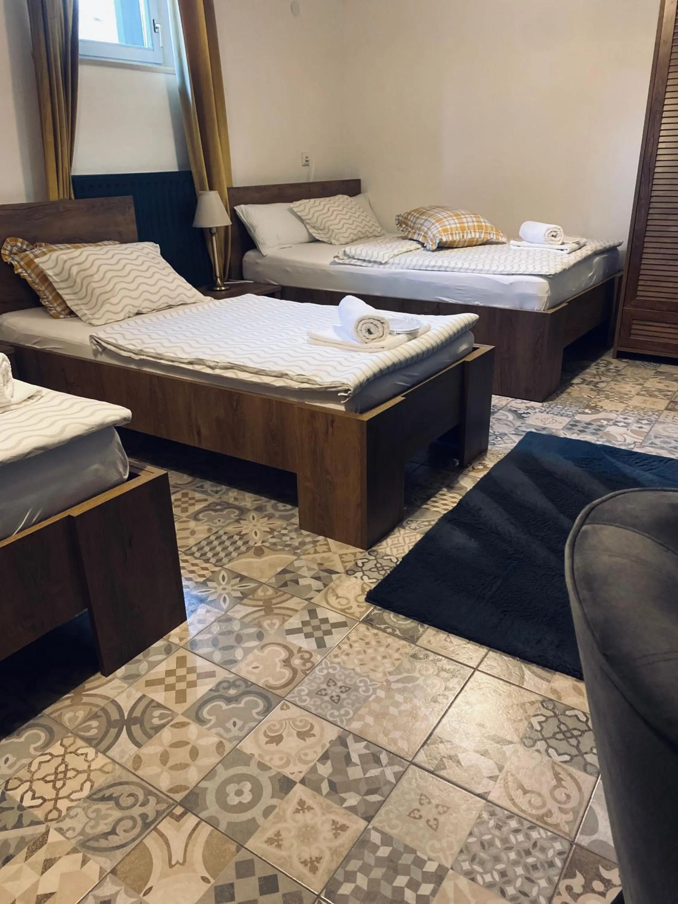 Bed in Rooms & Apartment ZALA Near Airport