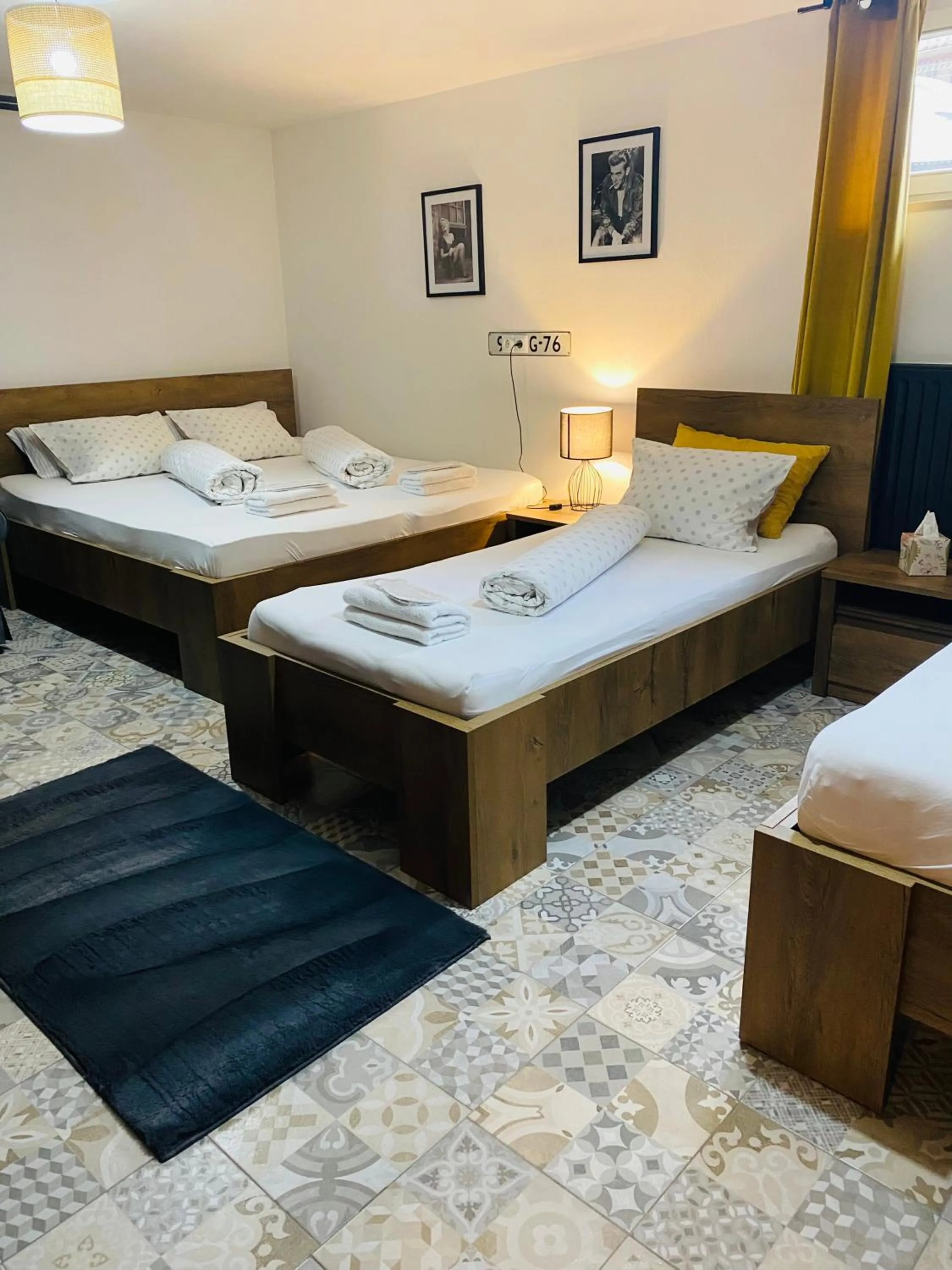 Bed in Rooms & Apartment ZALA Near Airport