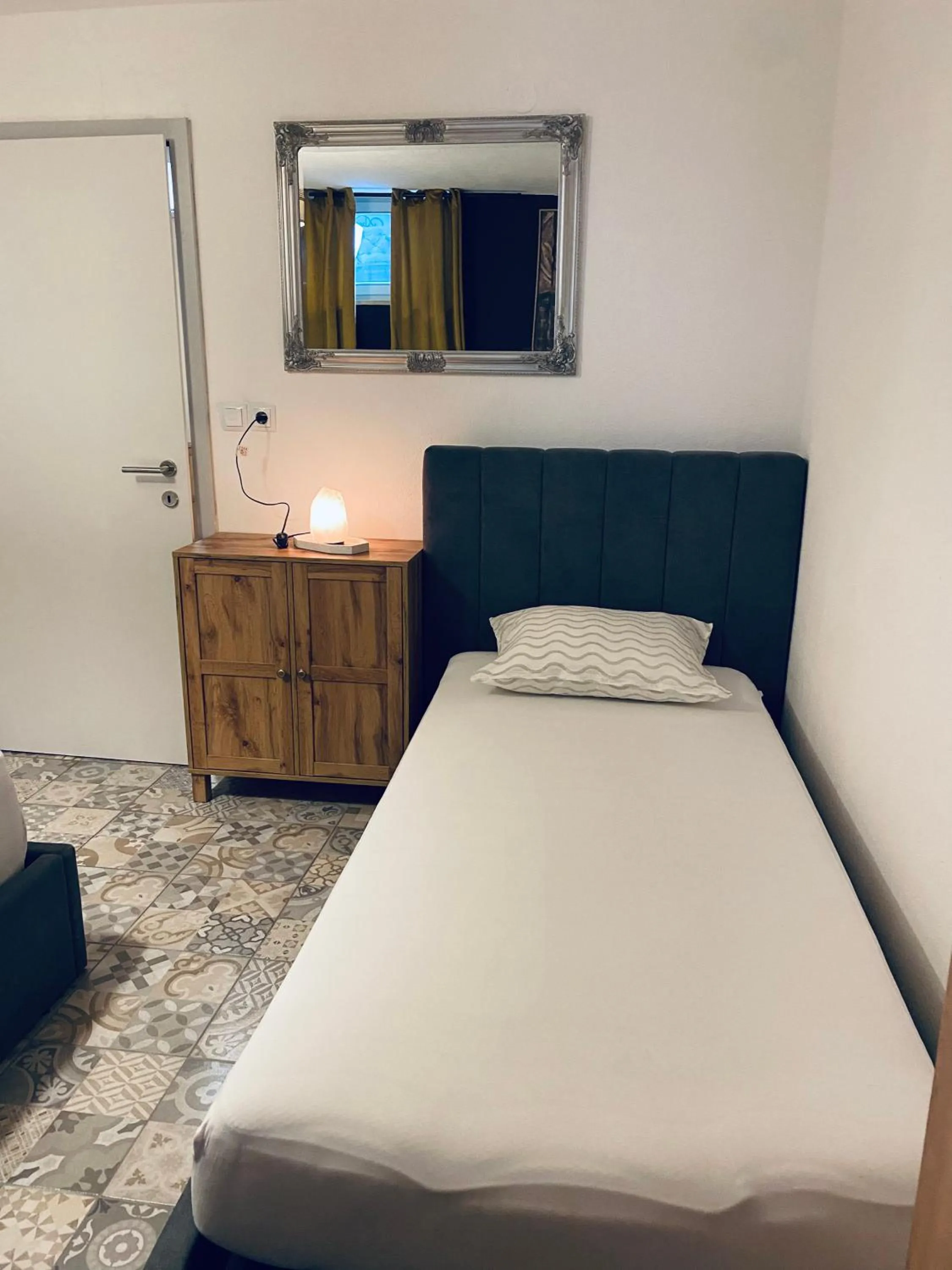 Bed in Rooms & Apartment ZALA Near Airport