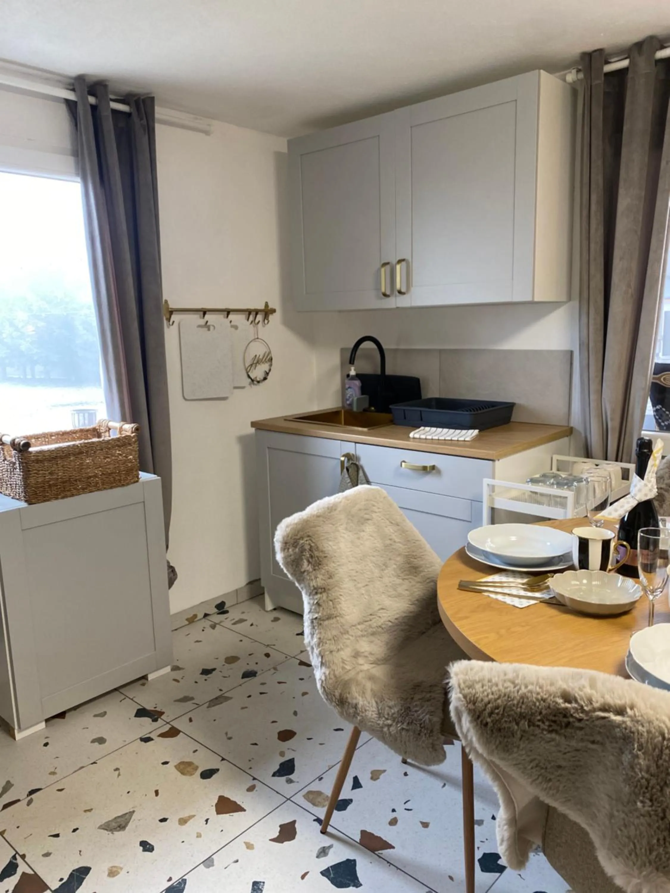 Rooms & Apartment ZALA Near Airport