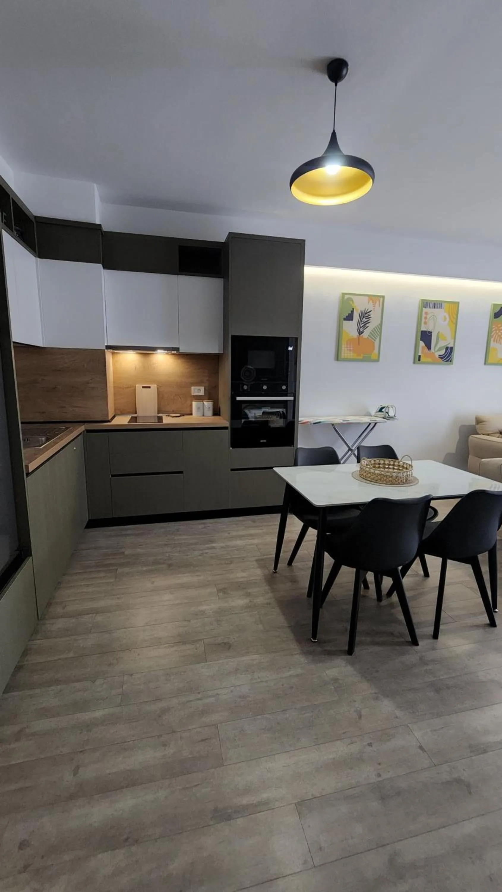 Kitchen or kitchenette in Kalpazo Home Tirana 21