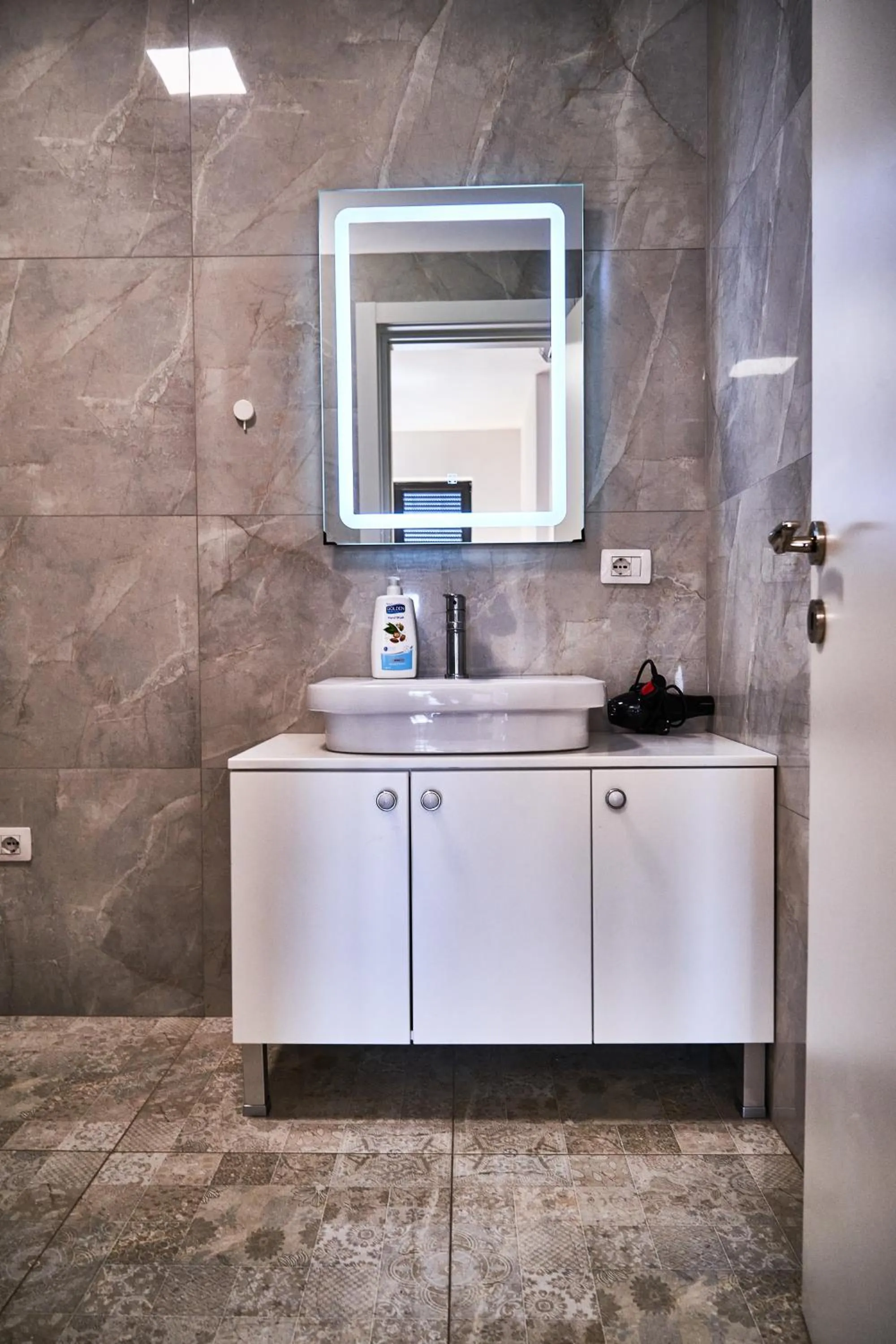 Bathroom in Kalpazo Home Tirana 21
