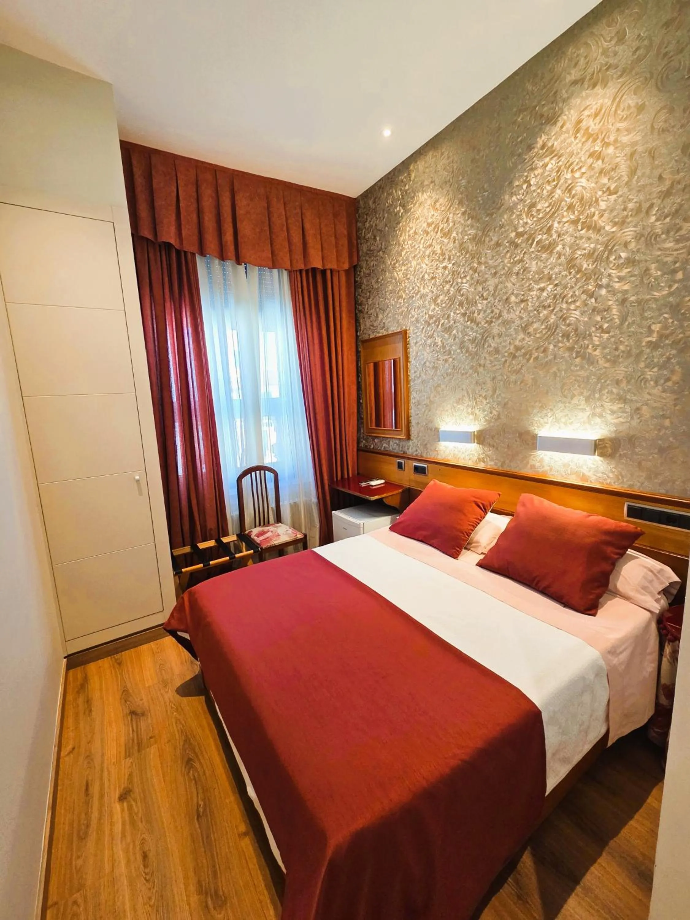 Bed in Hostal Hispano - Argentino Gran Vía