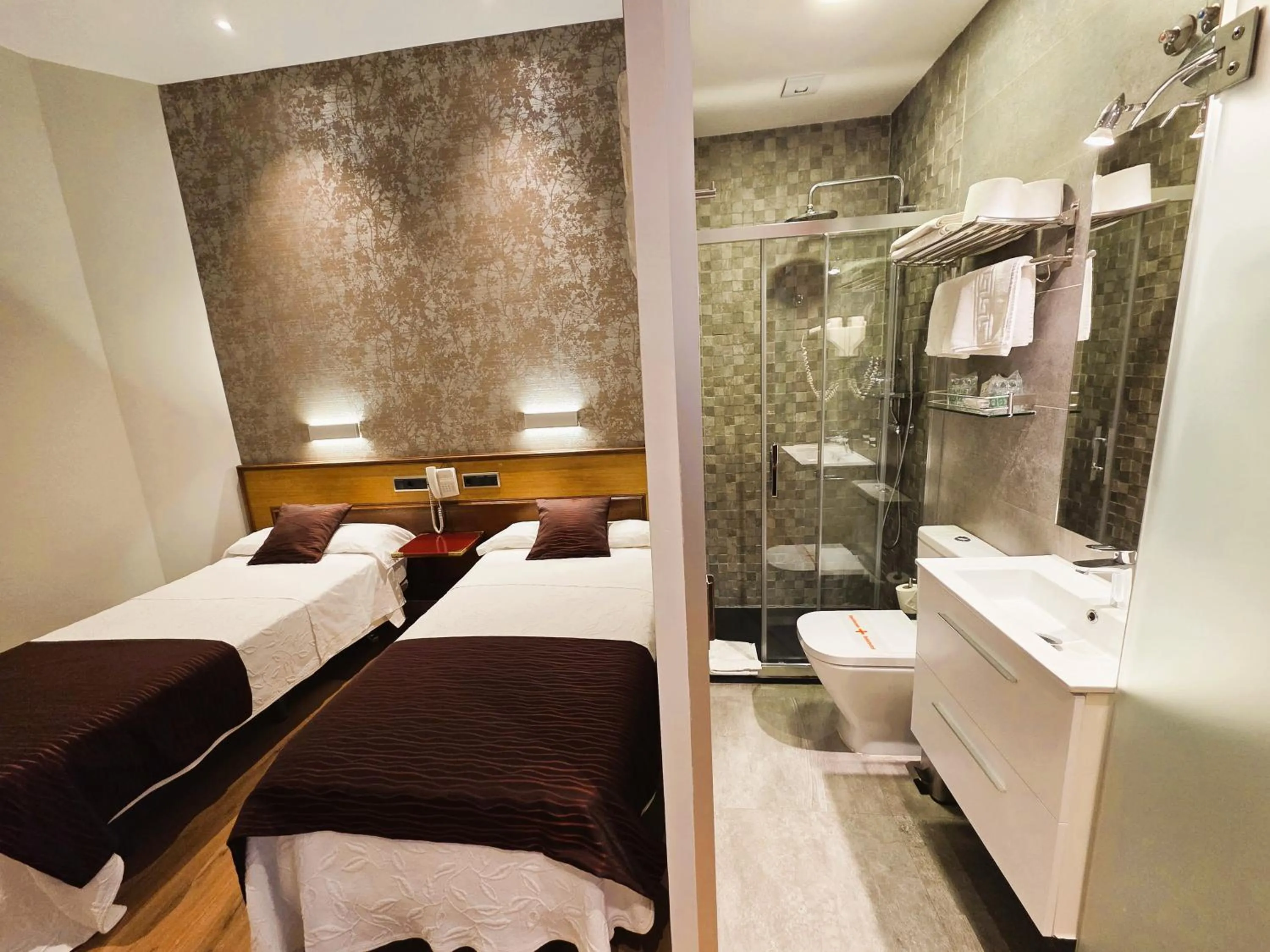 Bed in Hostal Hispano - Argentino Gran Vía