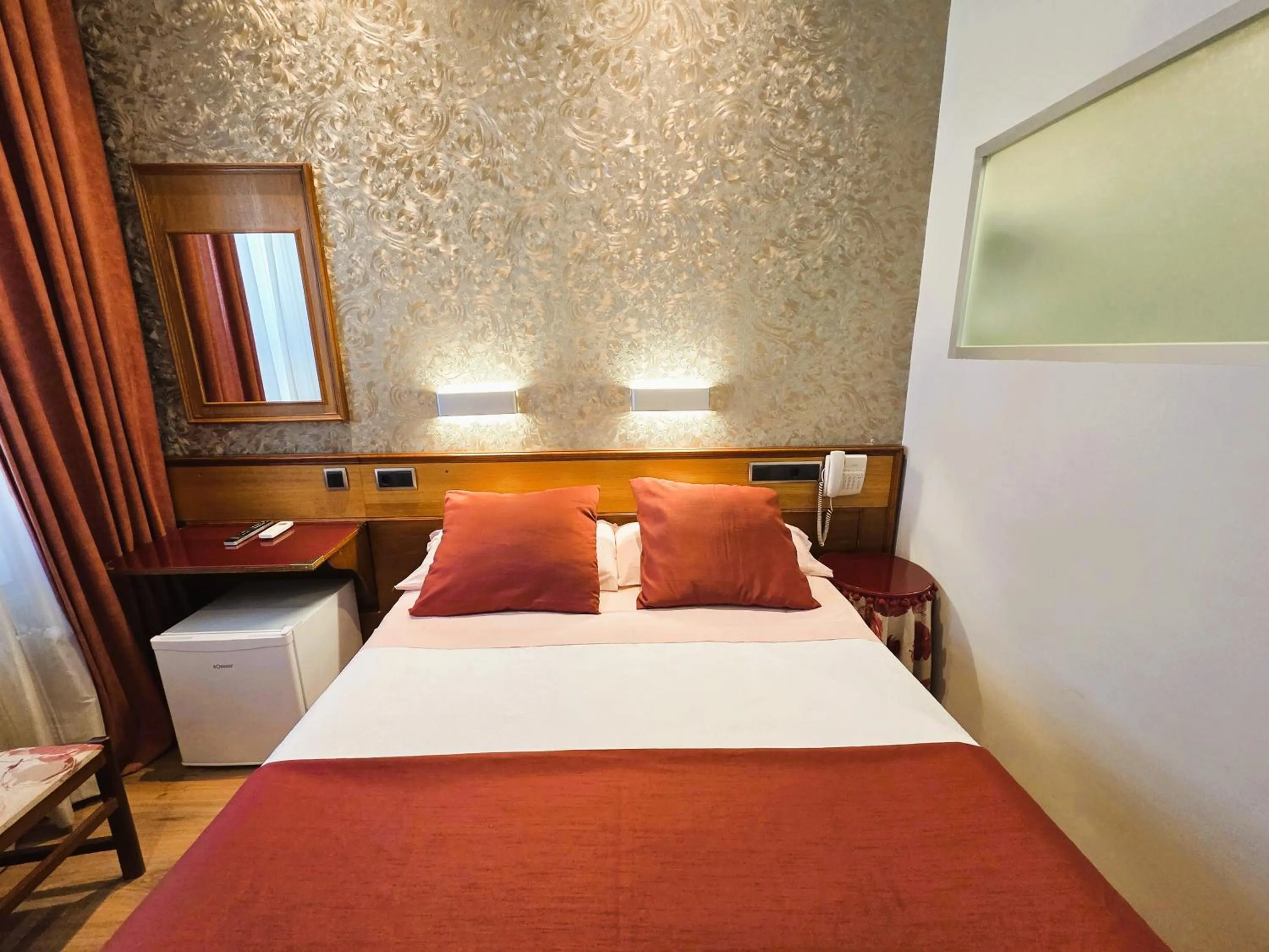 Bed in Hostal Hispano - Argentino Gran Vía