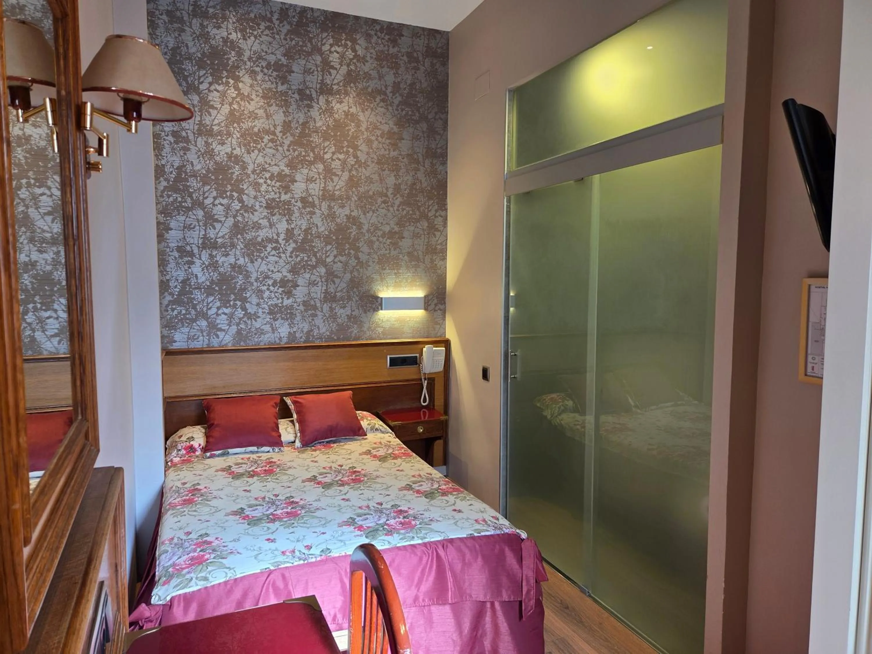 Bed in Hostal Hispano - Argentino Gran Vía