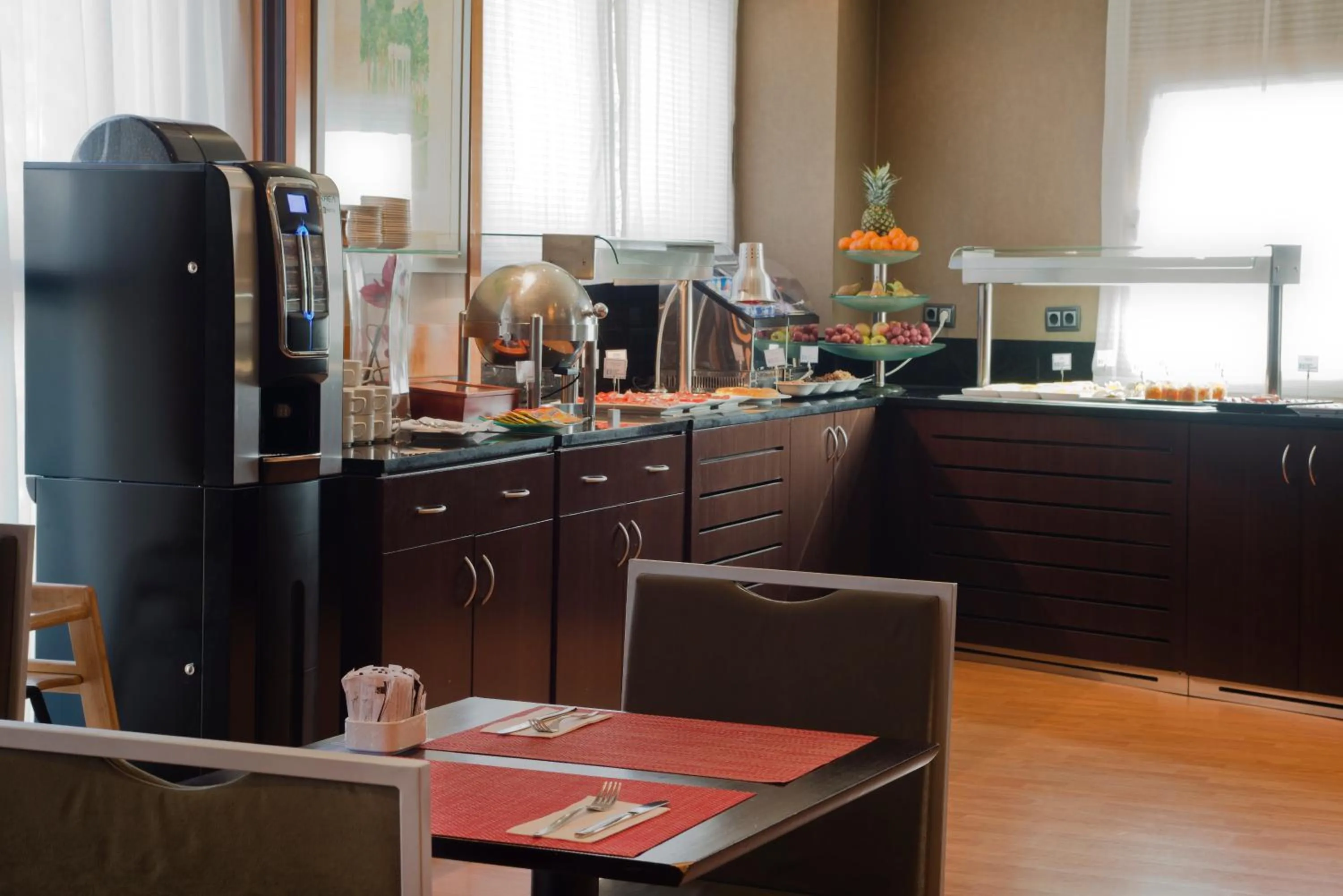 Lounge or bar in Crisol Vía Castellana