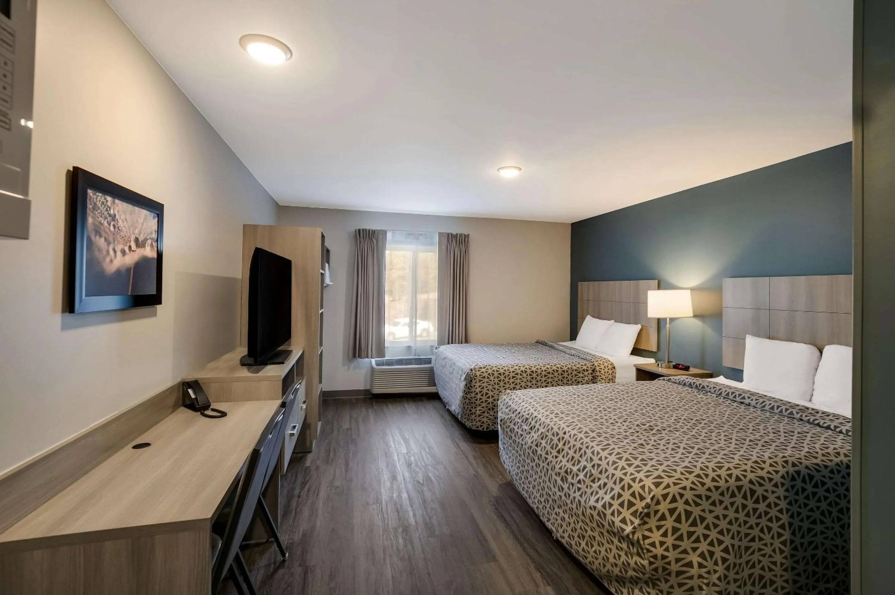 Bedroom, Bed in WoodSpring Suites Knoxville - Cedar Bluff