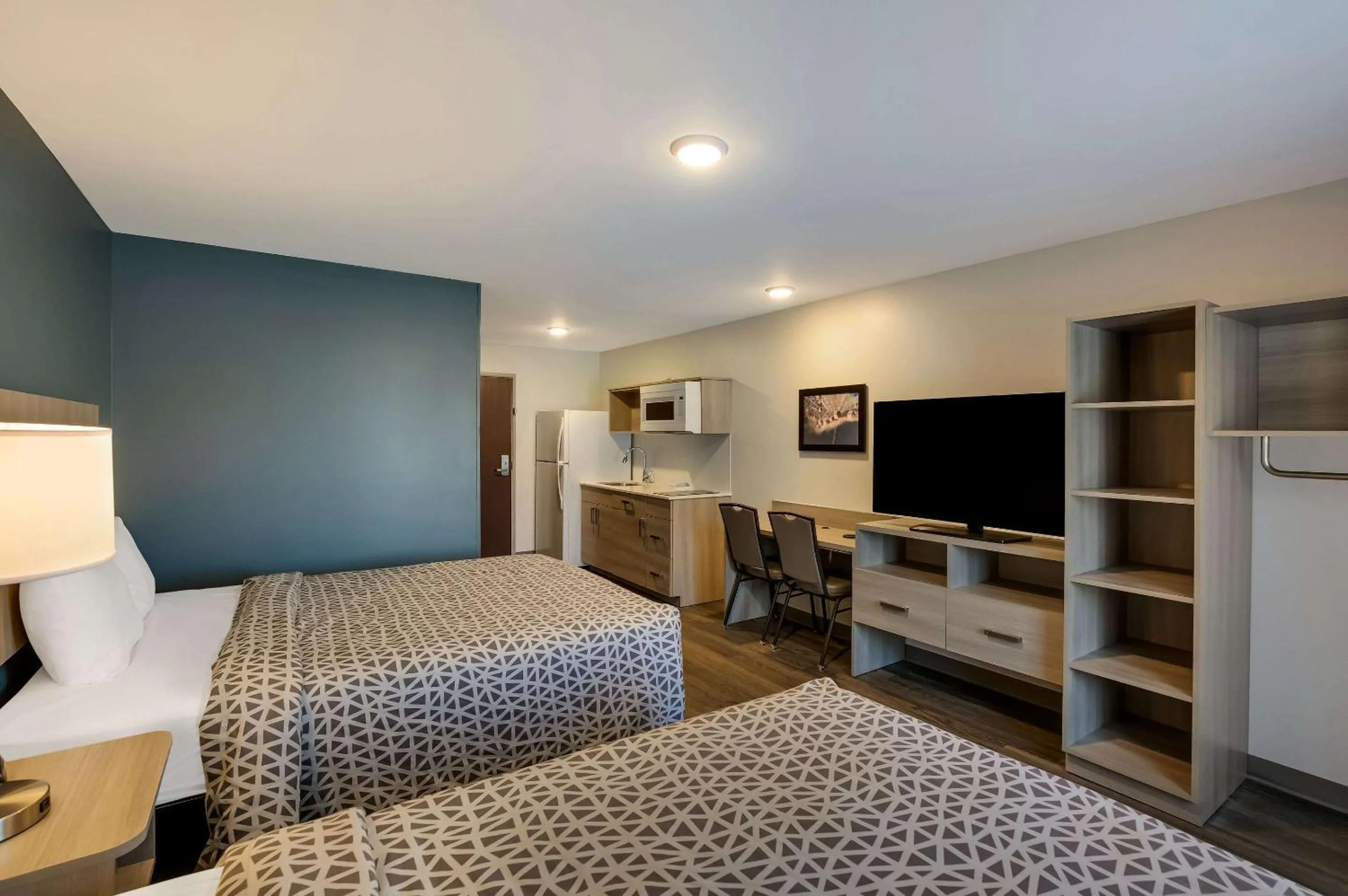 Bedroom, Bed in WoodSpring Suites Knoxville - Cedar Bluff