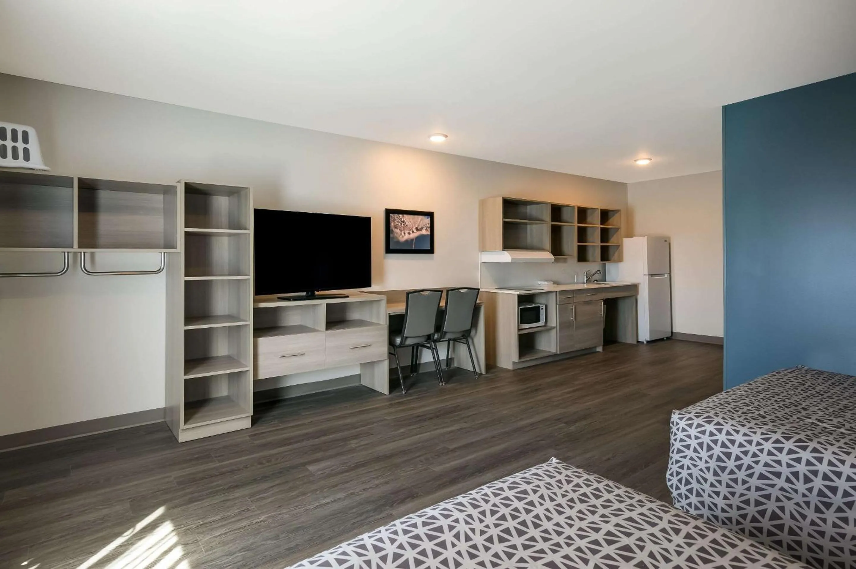 Bedroom in WoodSpring Suites Knoxville - Cedar Bluff