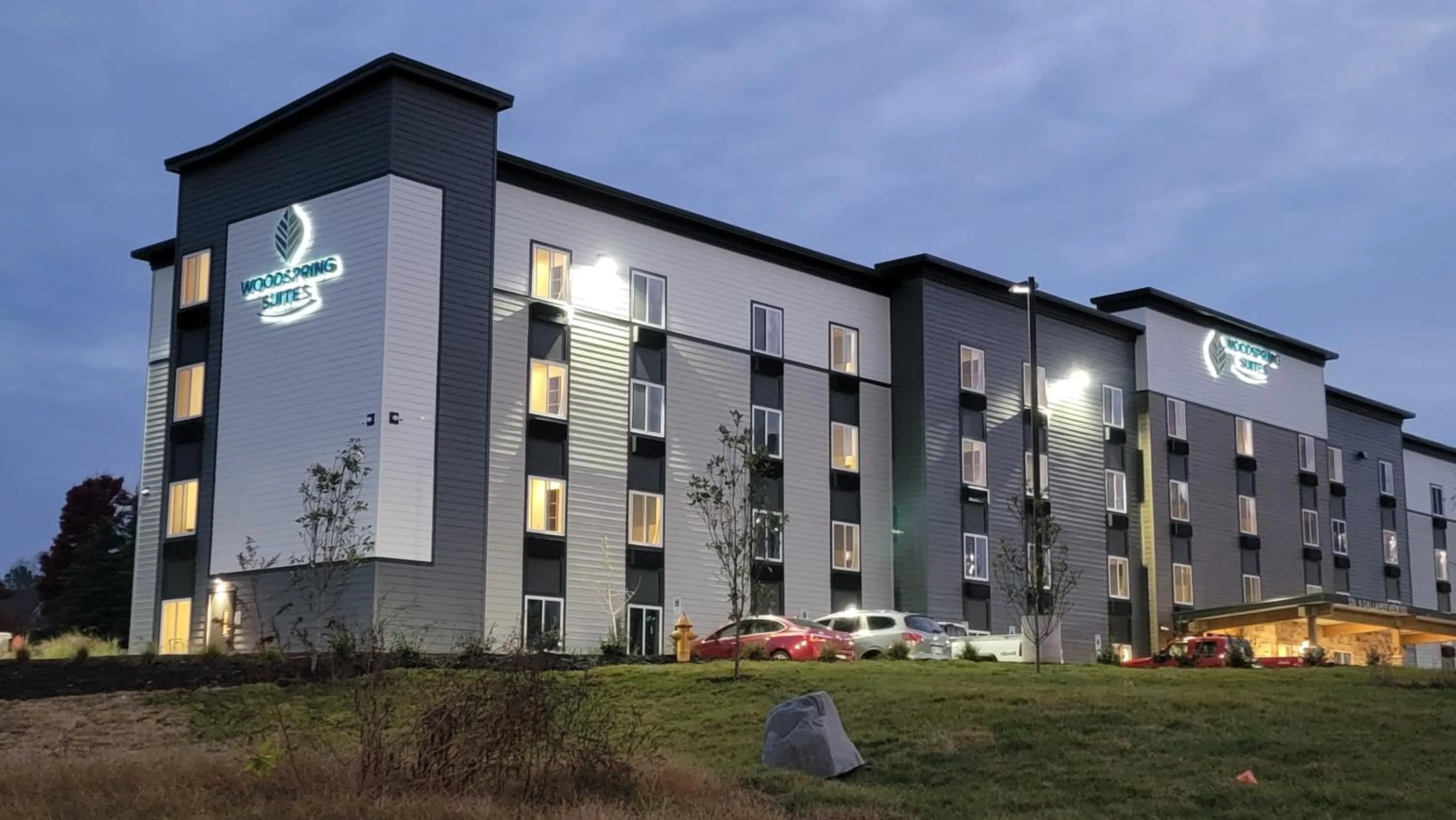 Property building in WoodSpring Suites Knoxville West