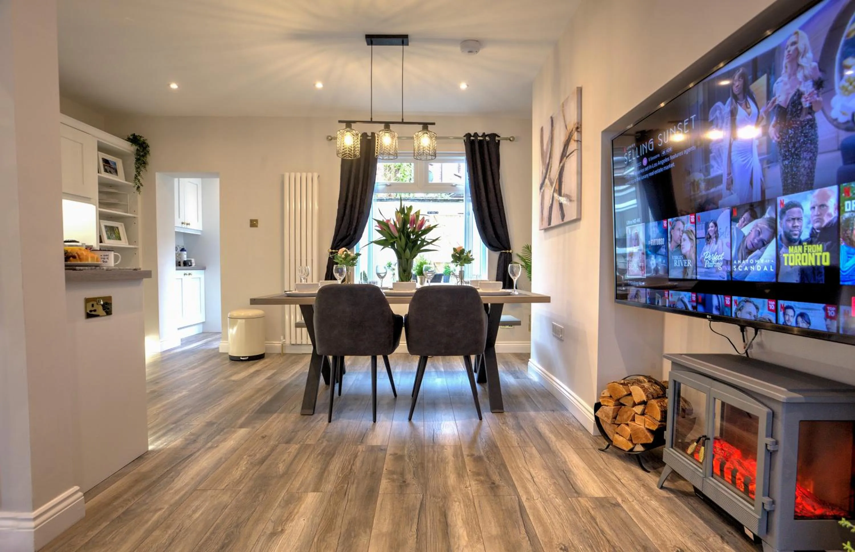 Dining area in The Belfast Boutique Central Cozy