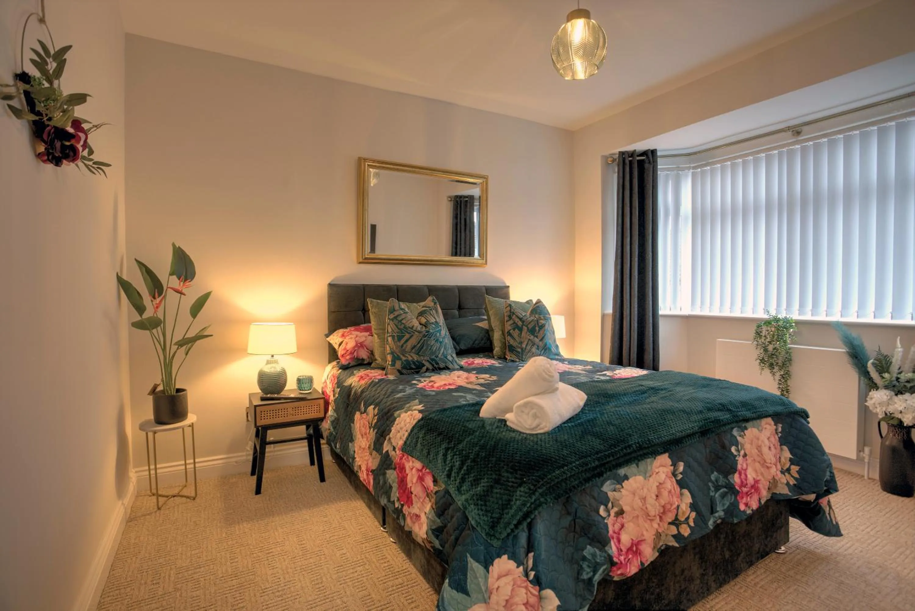 Bedroom, Bed in The Belfast Boutique Central Cozy