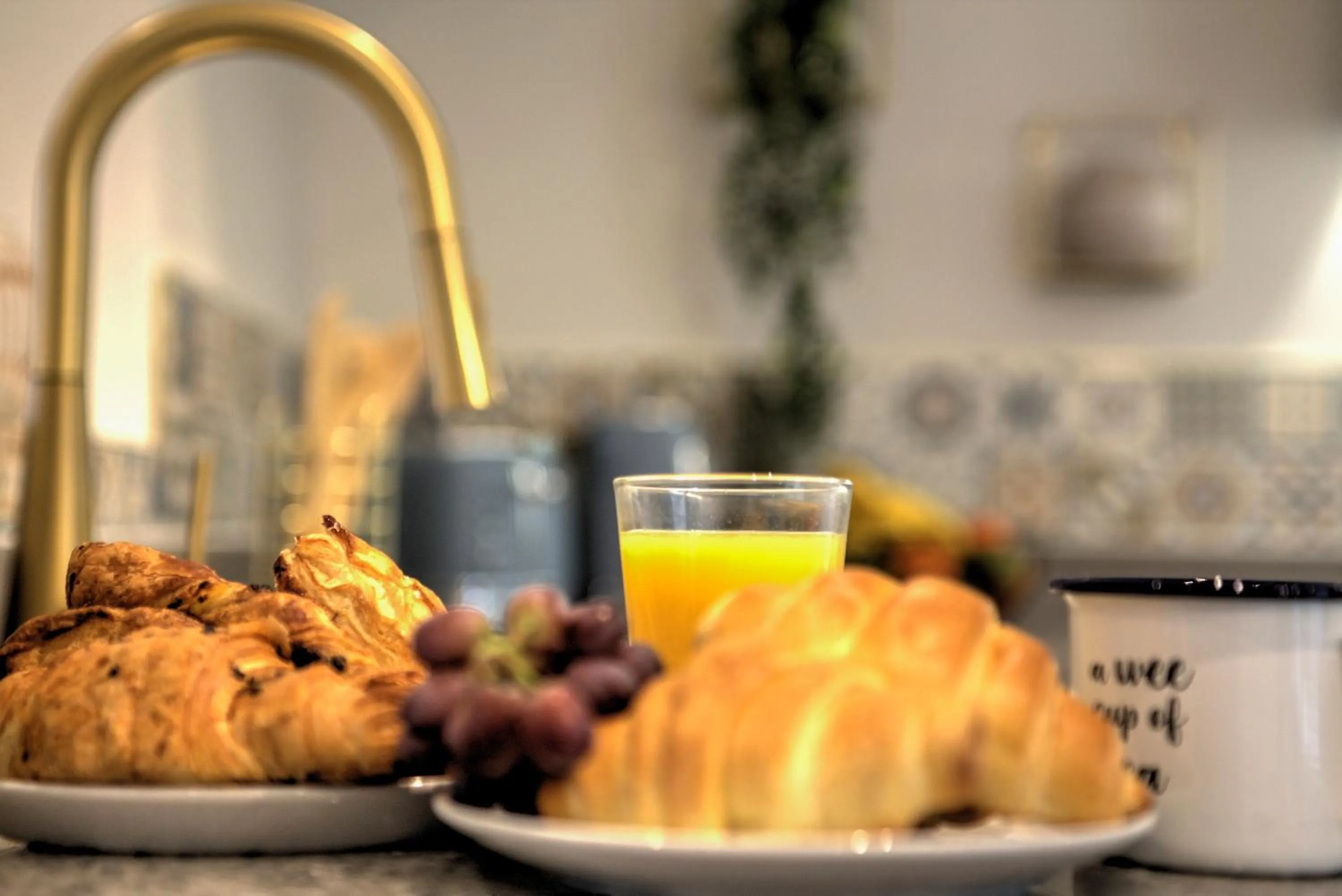 Dining area in The Belfast Boutique Central Cozy