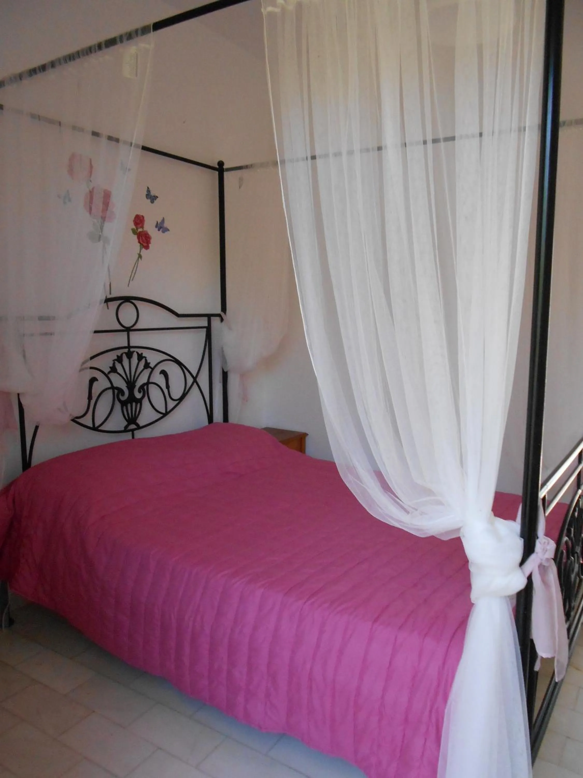 Bed in ANAMAMA -SOCRATES studios